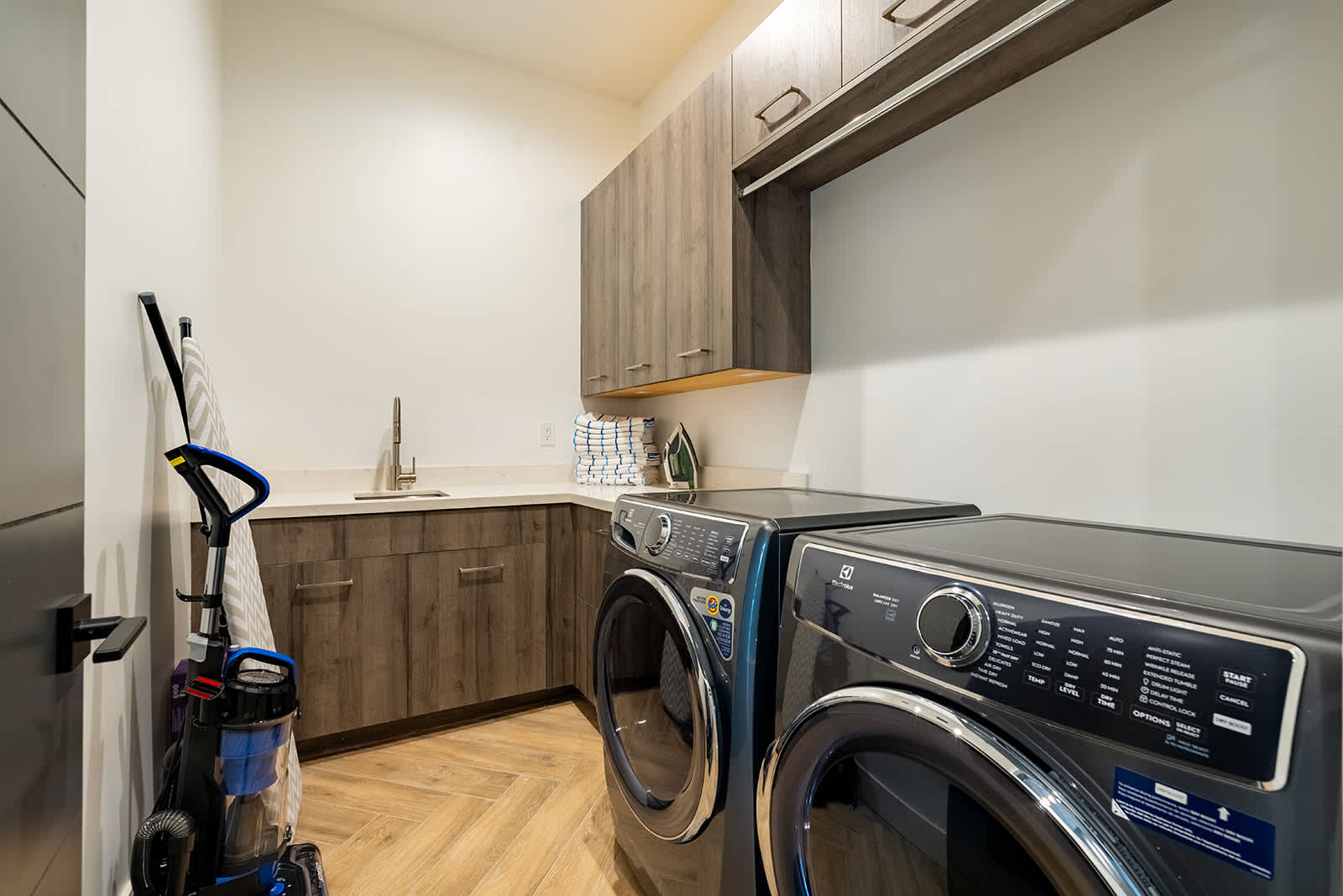 The laundry room next to the 5th bedroom offers new appliances, counter space, and a sink.