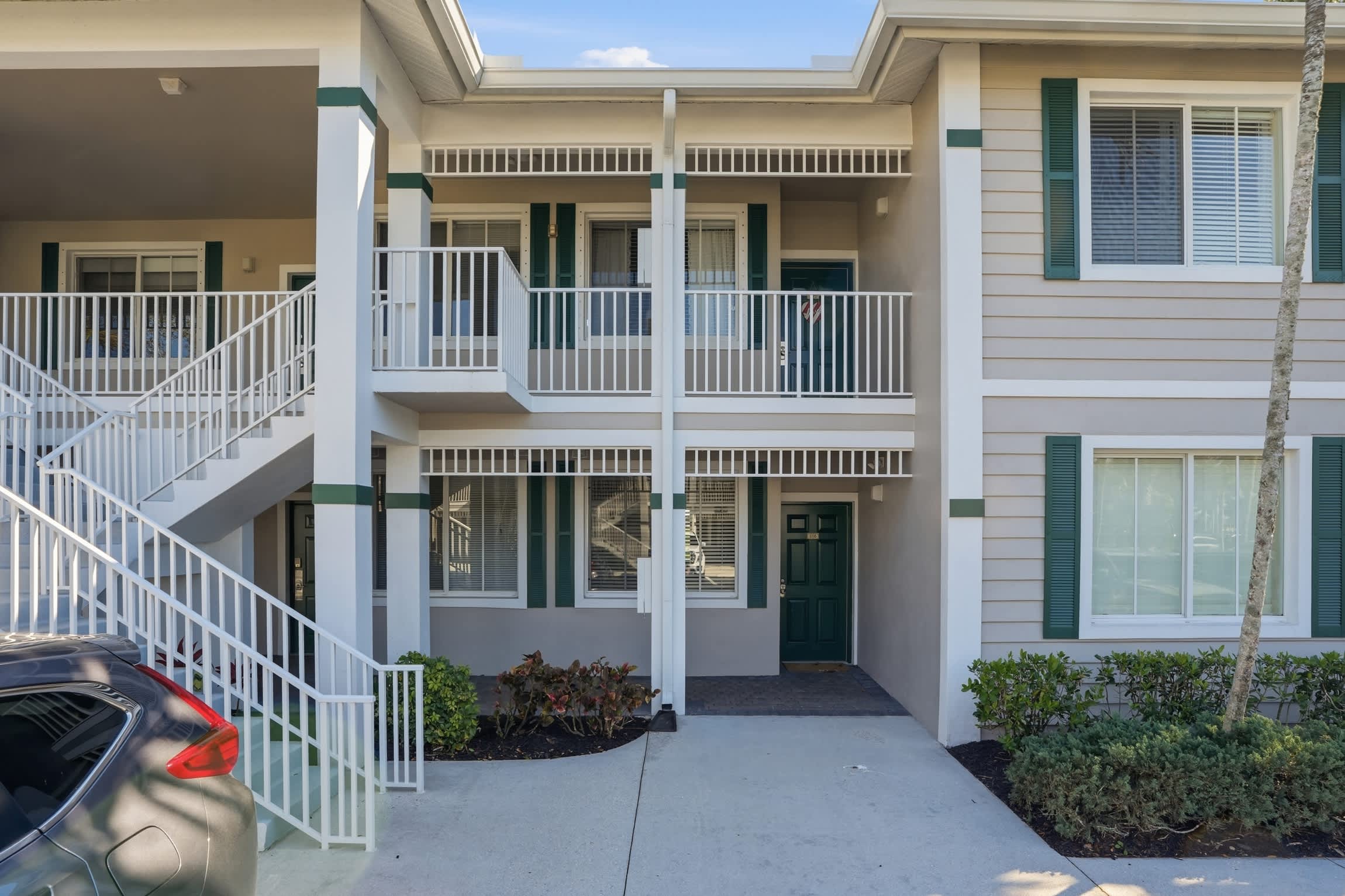 525 Golf and Lake Views Updated 1st Floor Villa | Photo 21