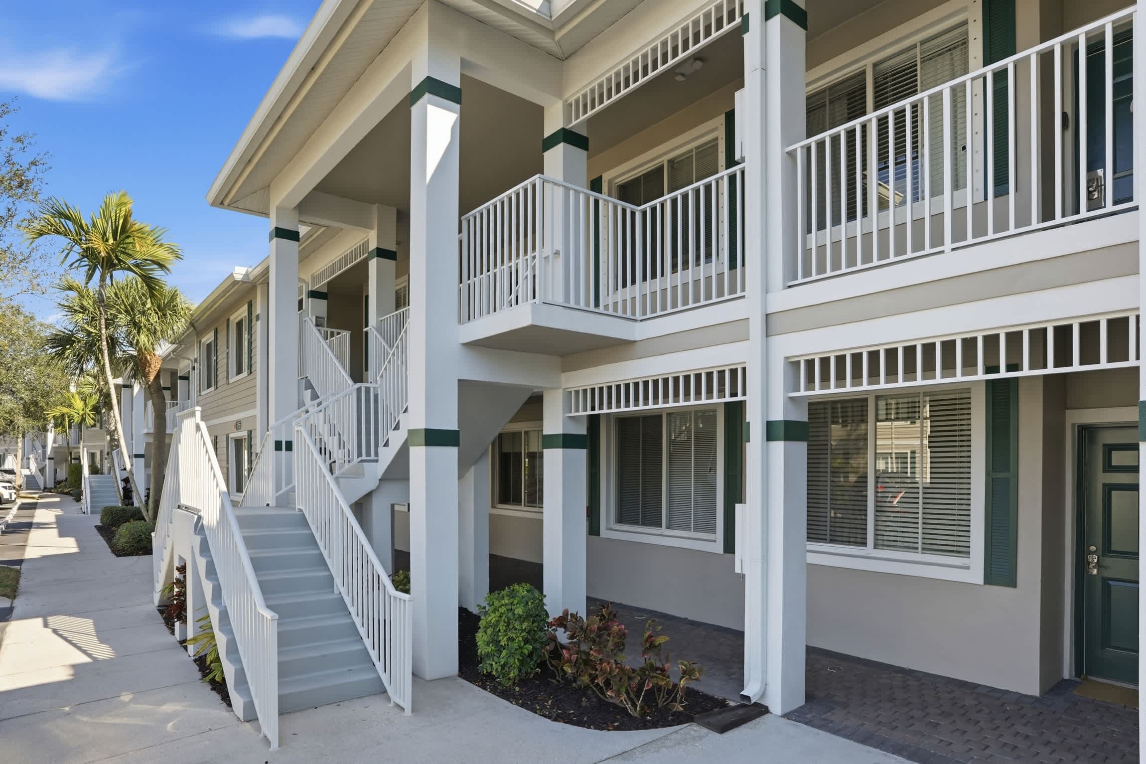 525 Golf and Lake Views Updated 1st Floor Villa | Photo 10