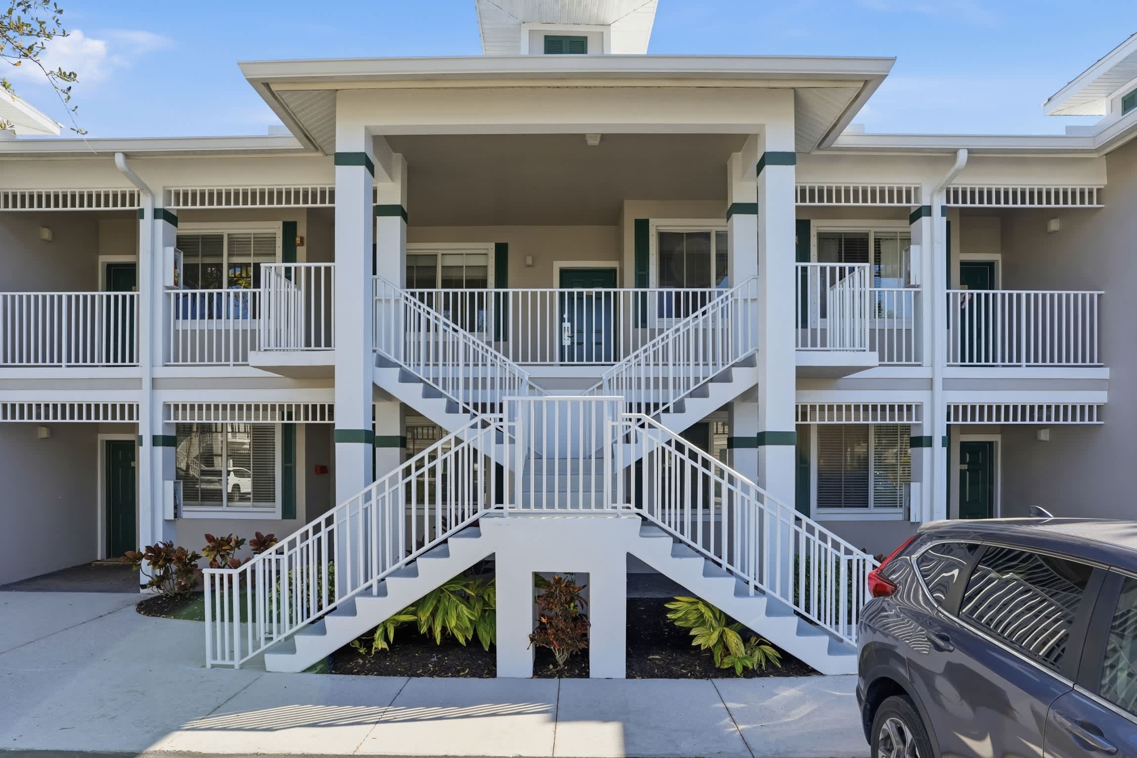 525 Golf and Lake Views Updated 1st Floor Villa | Photo 8