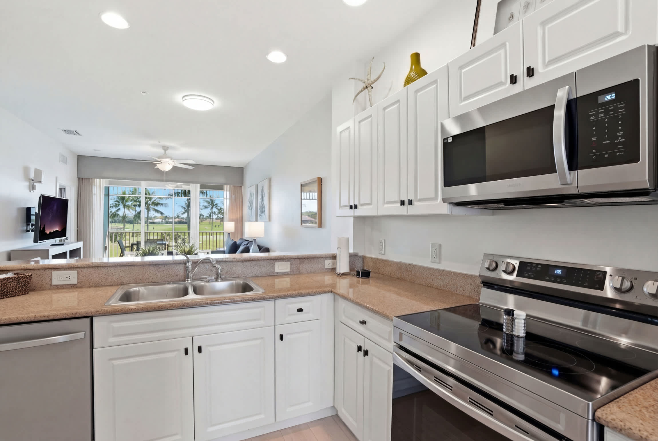 525 Golf and Lake Views Updated 1st Floor Villa | Photo 11