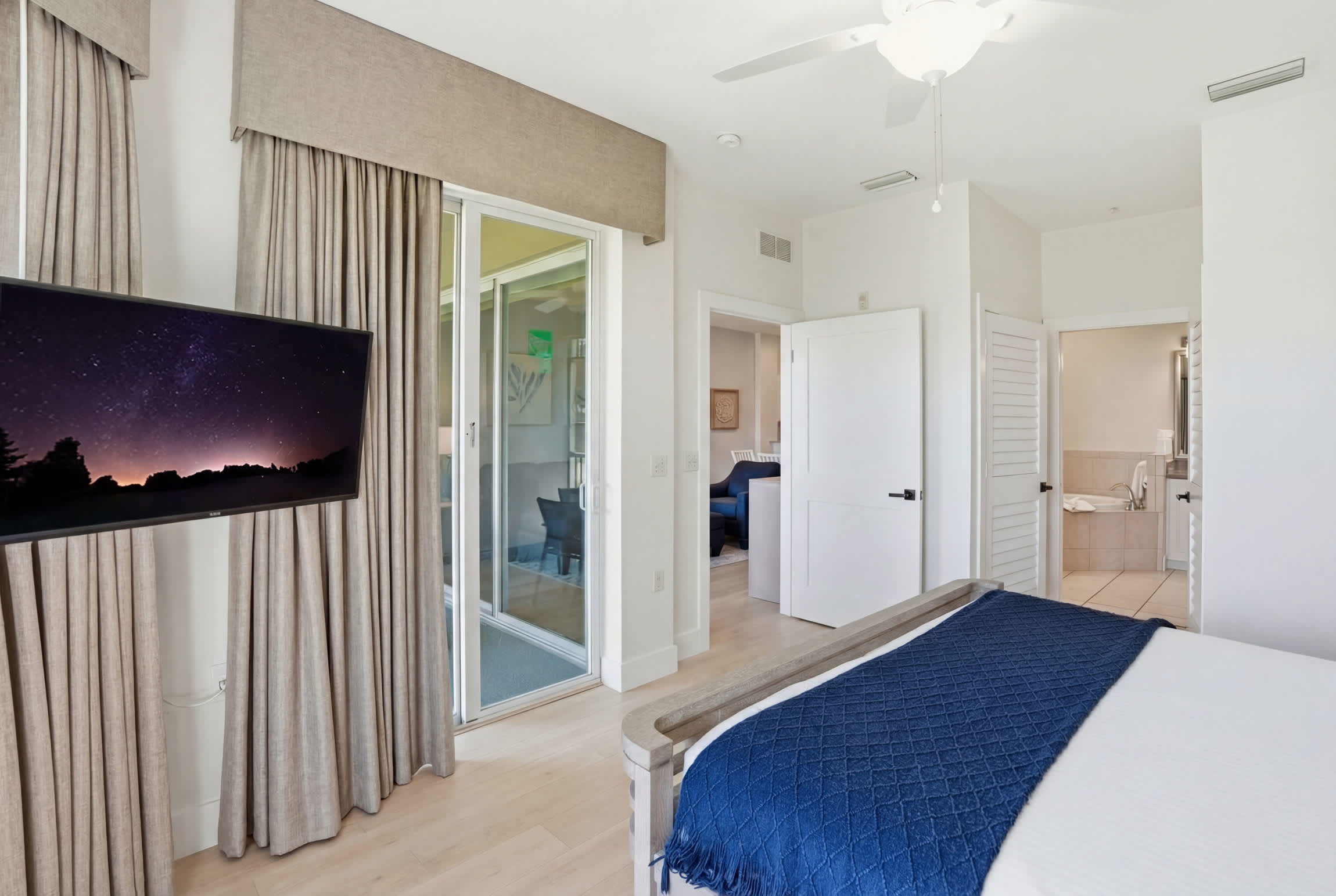 525 Golf and Lake Views Updated 1st Floor Villa | Photo 22