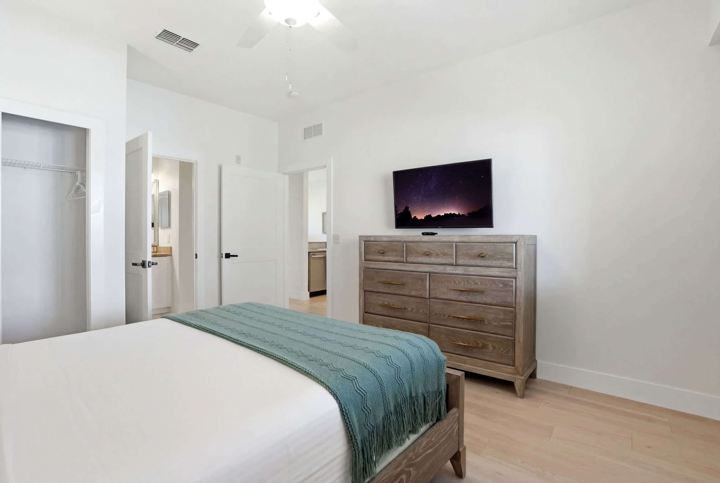 525 Golf and Lake Views Updated 1st Floor Villa | Photo 27