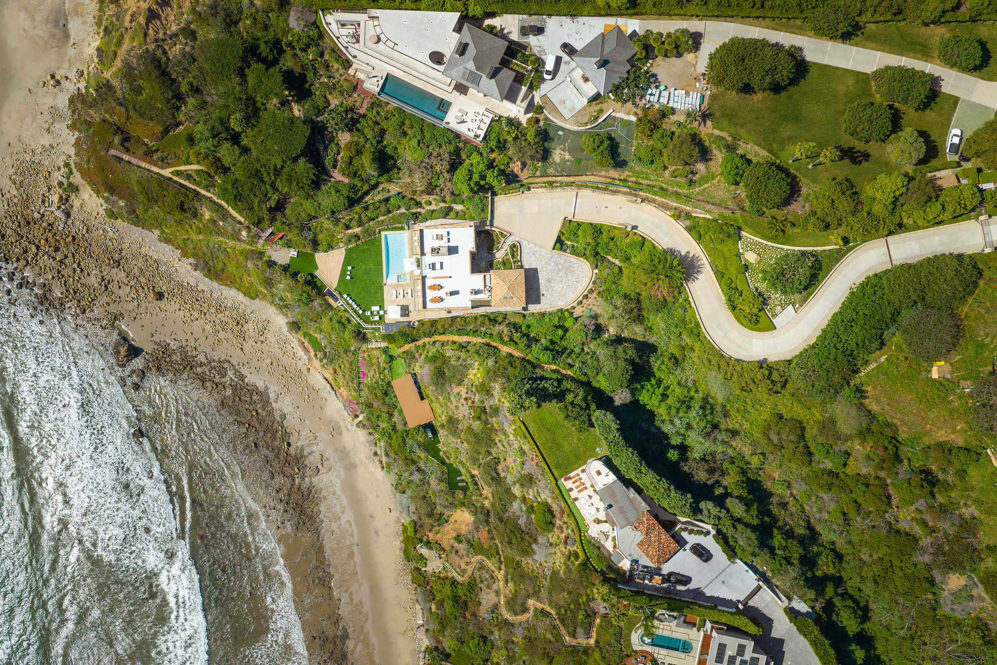 Aerial view of Casa di Pietra Malibu overlooking the Pacific Ocean.