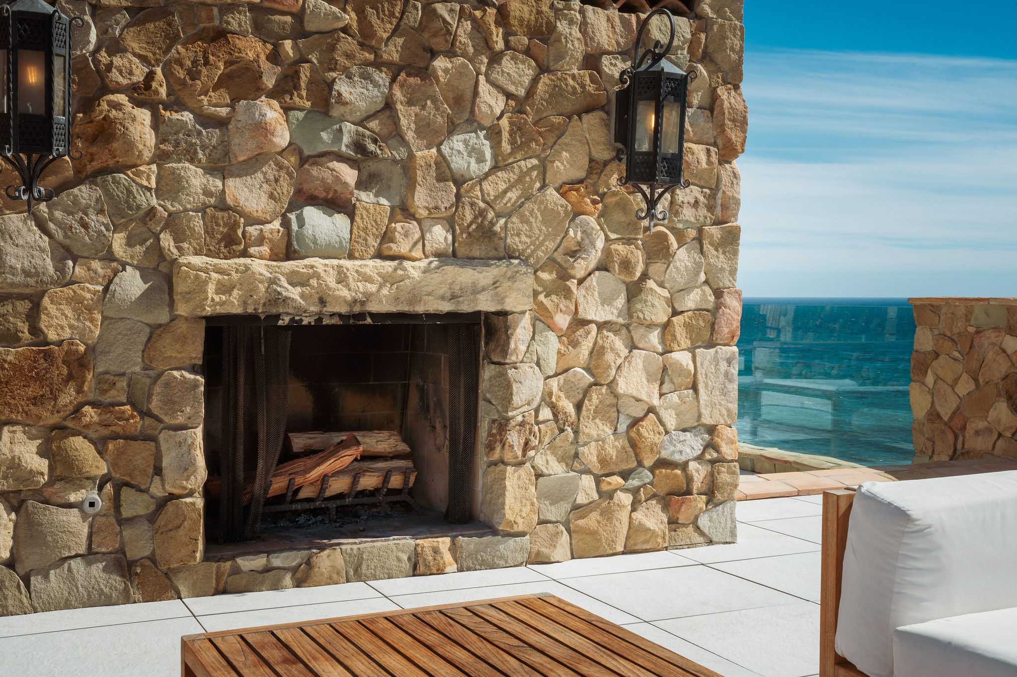 Gather around the outdoor fireplace overlooking the Pacific Ocean.