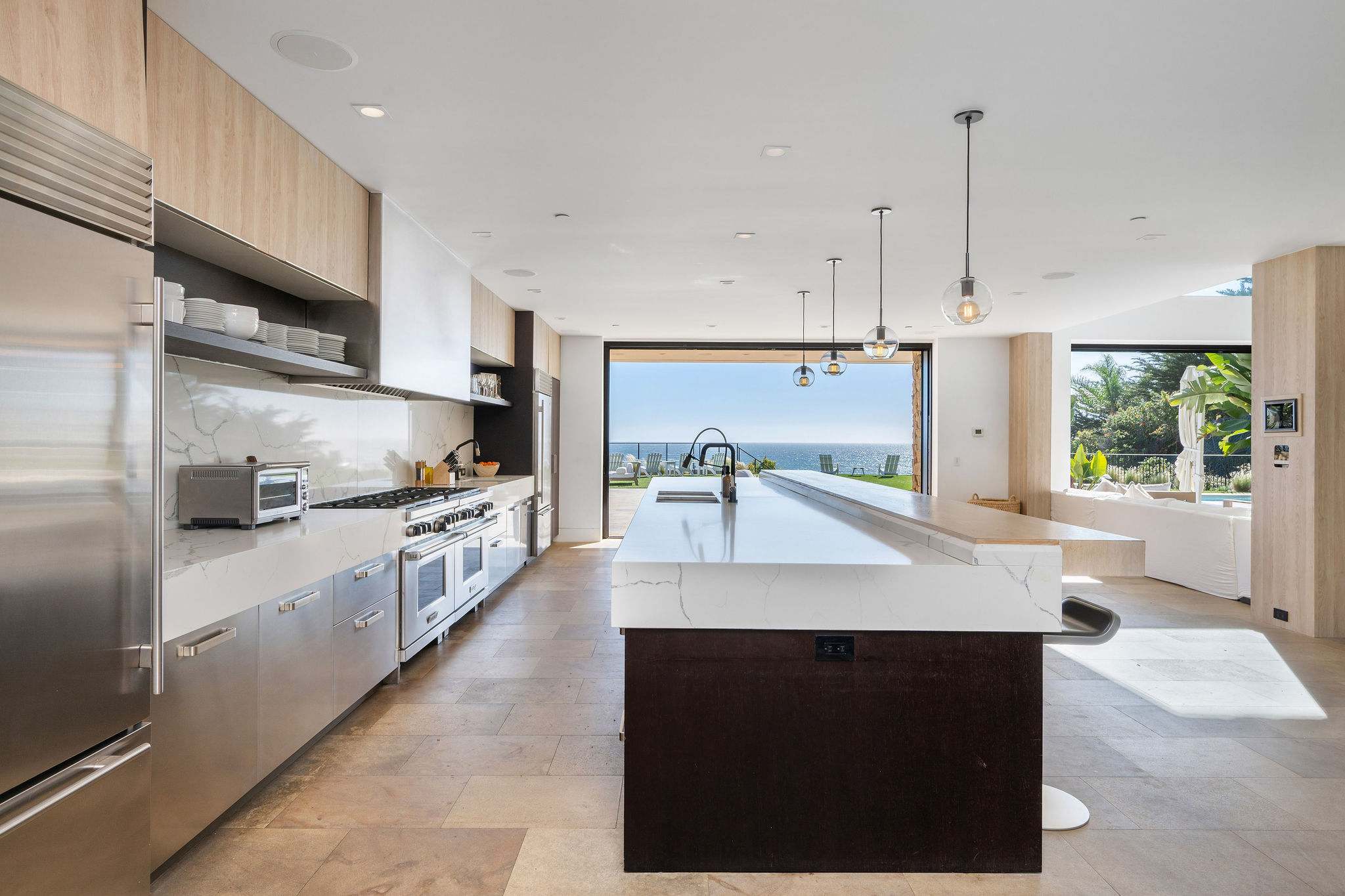 Cook and dine beside the Pacific Ocean in Malibu.