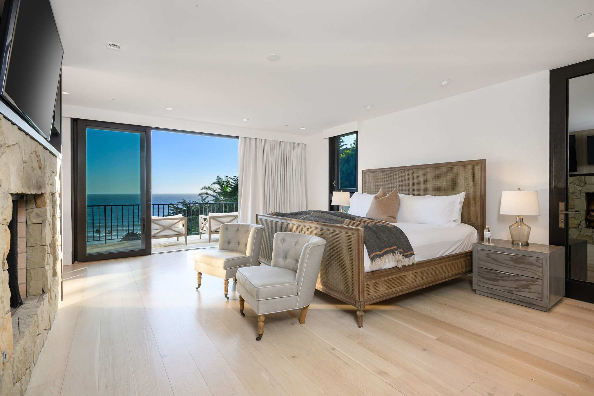 A tranquil Malibu setting above the sea.