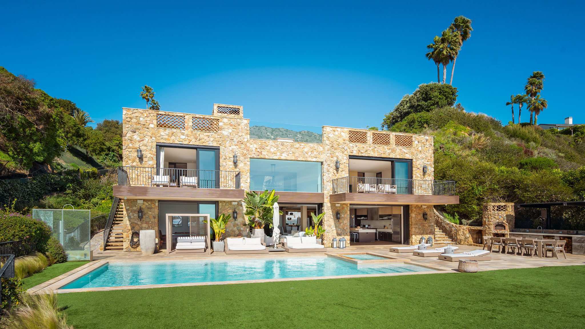 Lounge above the waves in this Malibu blufftop retreat.