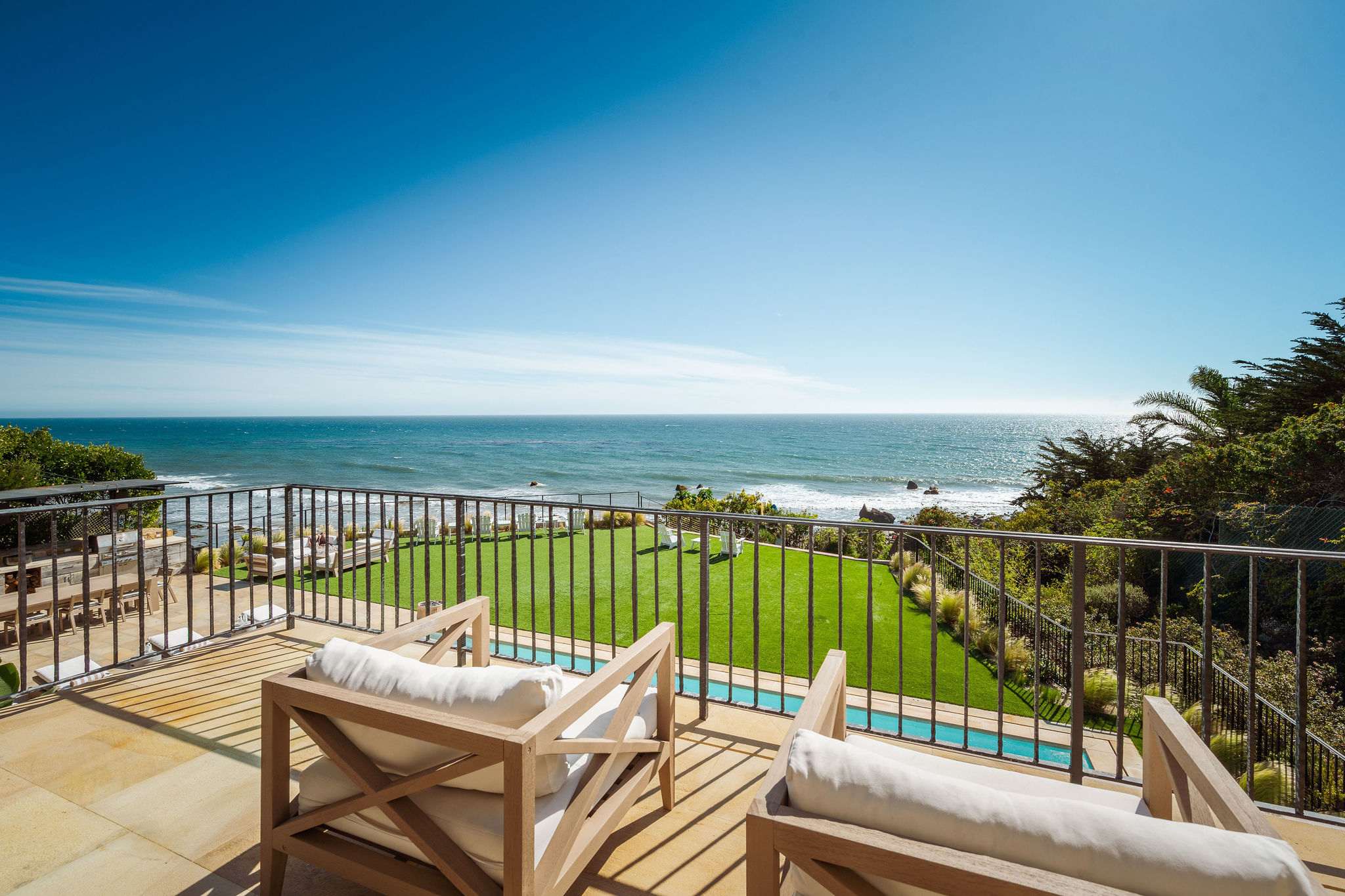 A front-row seat to the Pacific Ocean from this Malibu luxury retreat.