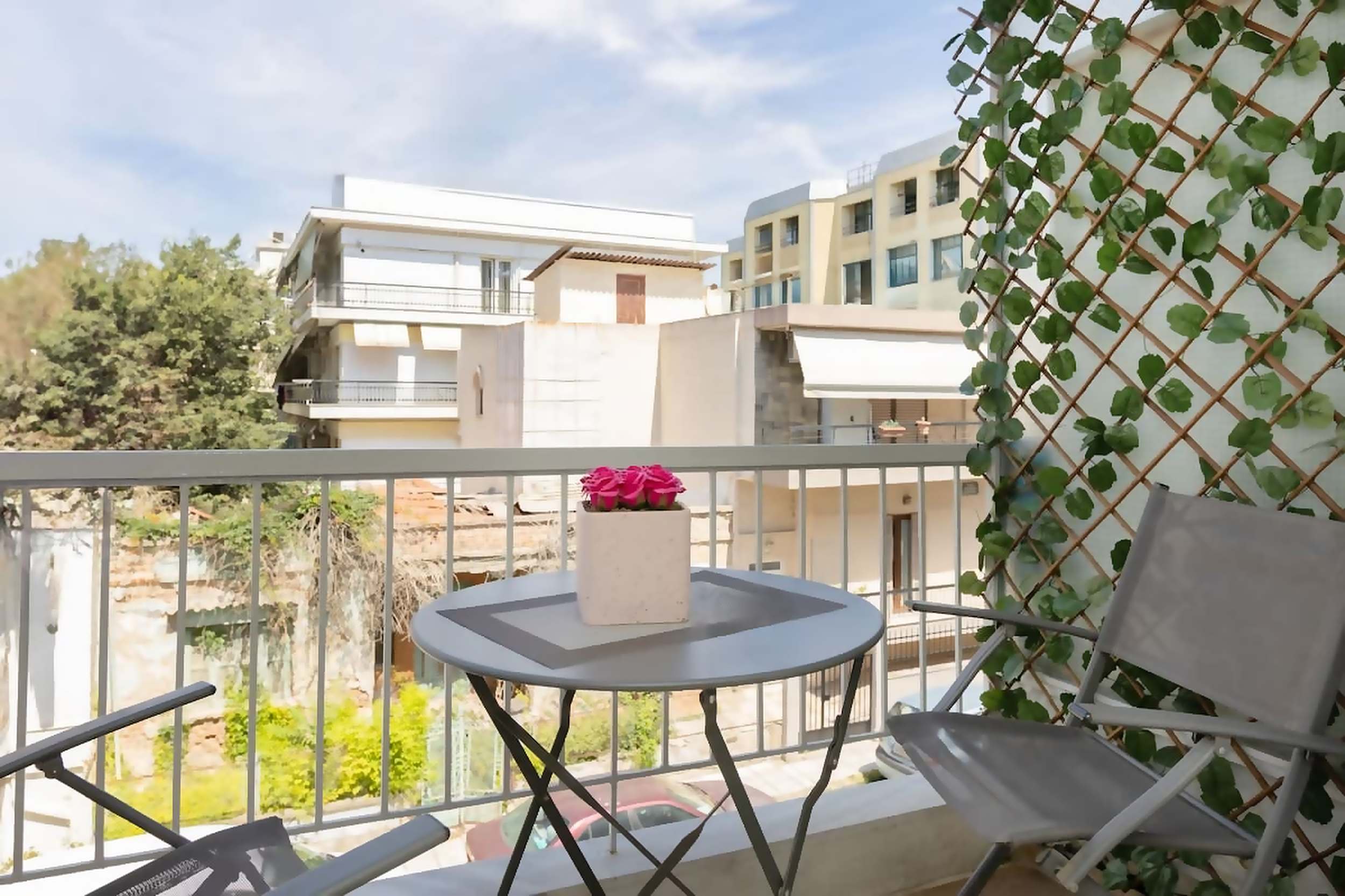 Le Plaza, Modern Escape near Thessaloniki Center — Kalamaria — vacation rental