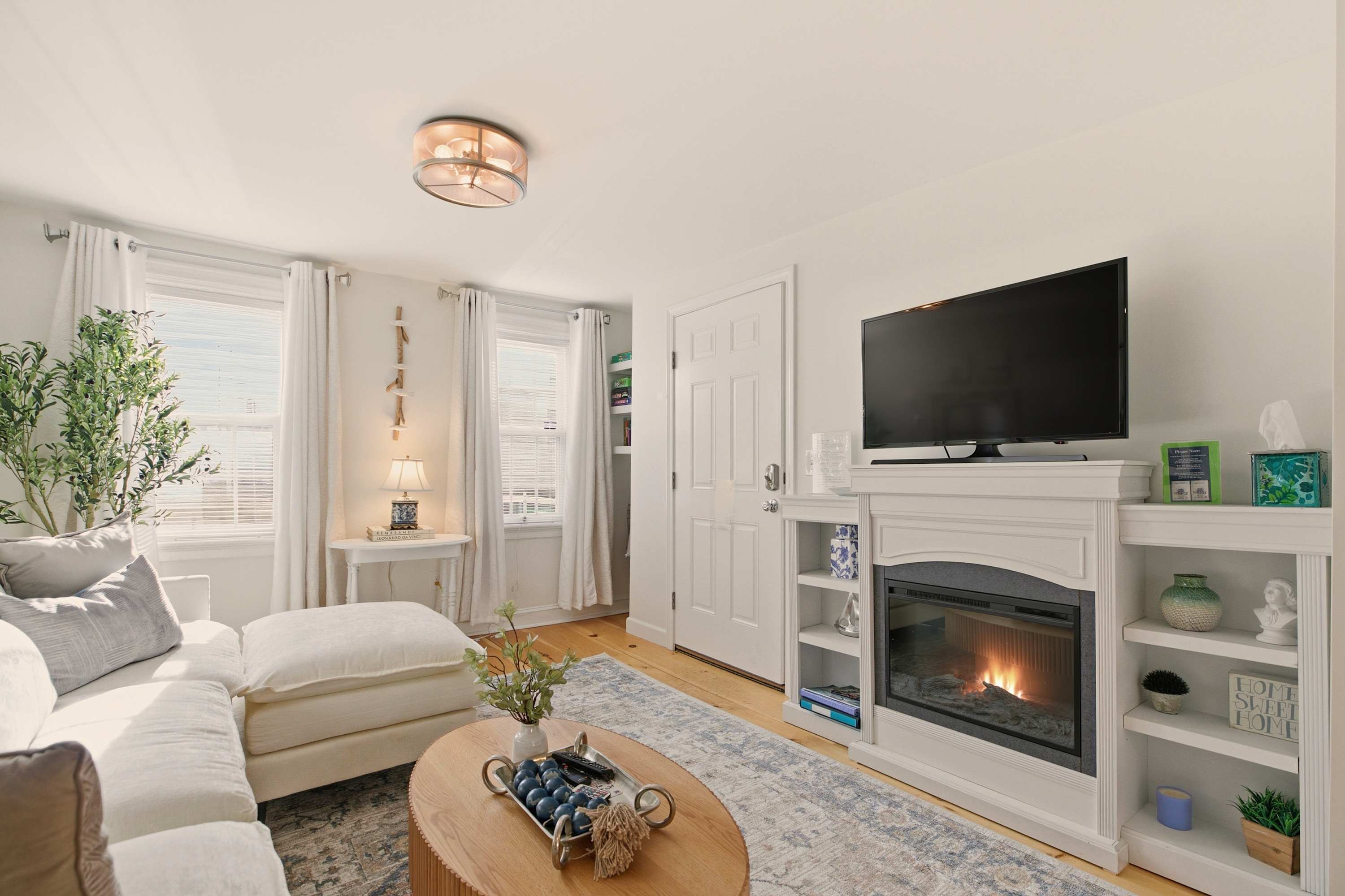Happy Hideaway Walk to Thames St + Waterfront — Newport, RI — vacation rental