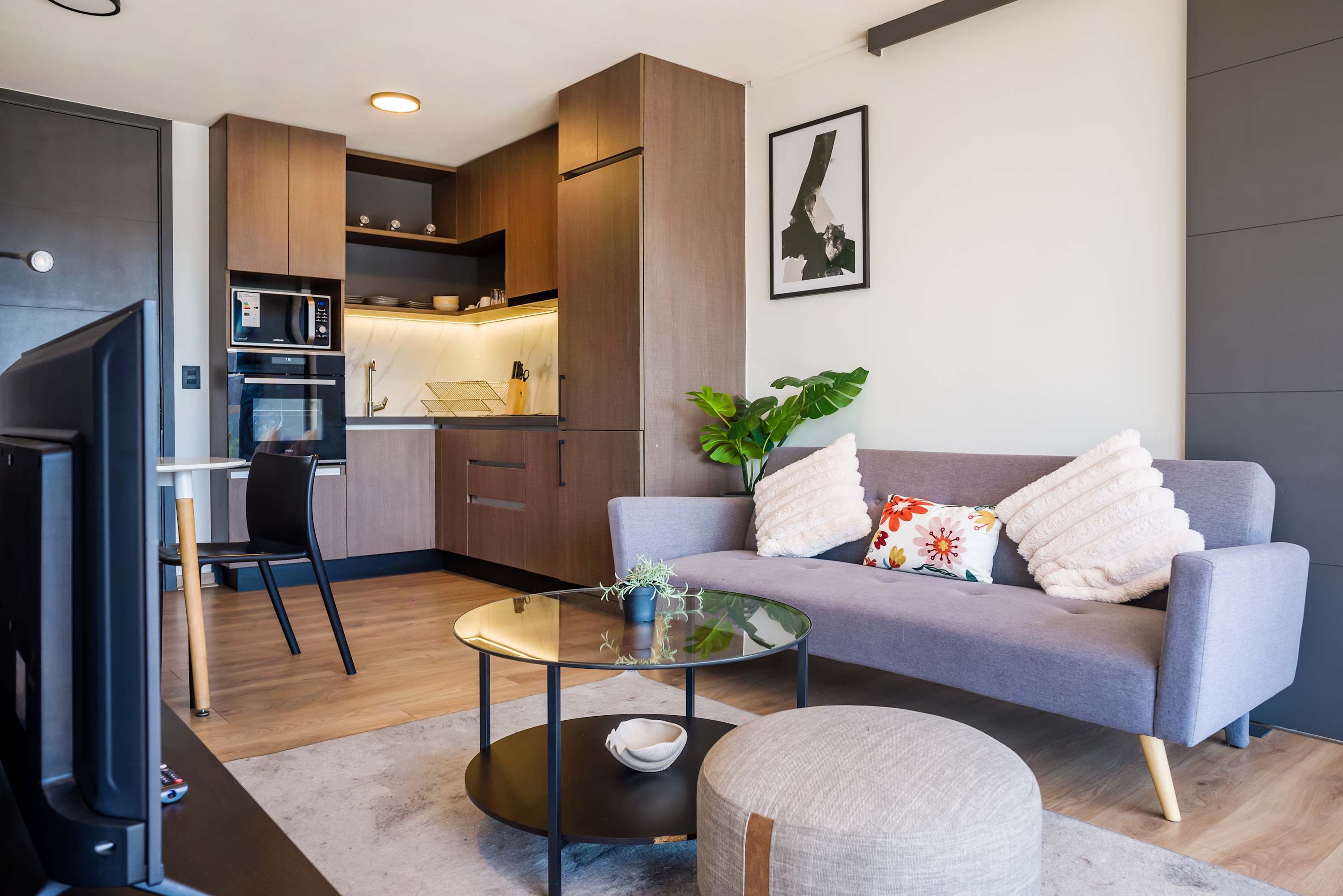 Enjoy Space and Comfort in 2BE in Las Condes