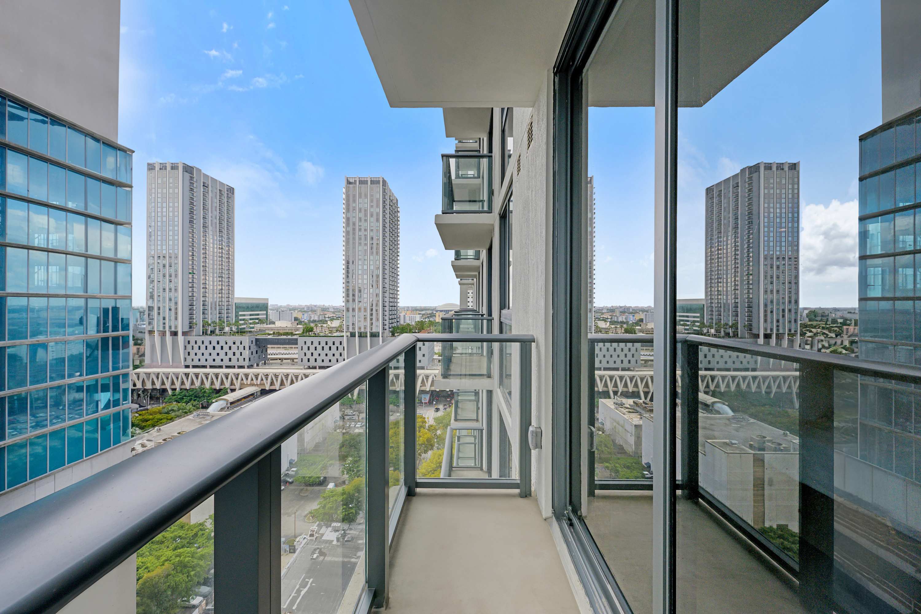 Free Parking | Studio Near Bayfront | Pool & Gym