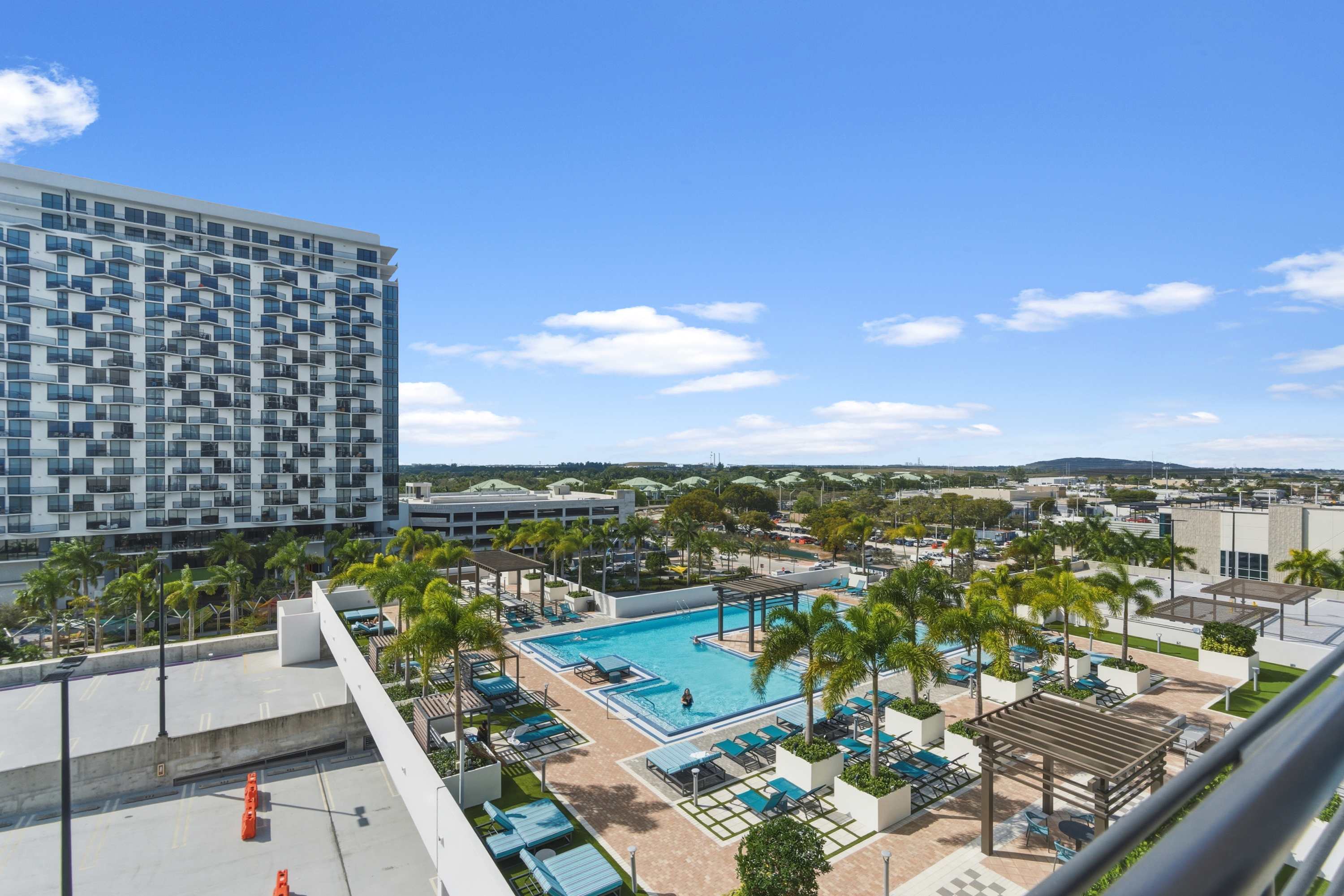 Stylish 1BR in Downtown Doral | Resort Pool