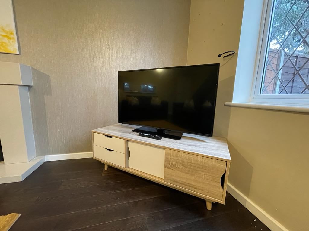 Spacious 4-Bed Contractor House with Parking and Fast WiFi in Luton by Jesswood Properties in Corbridge Drive 9 LU2 9UL - Property image 29 - VivreStays