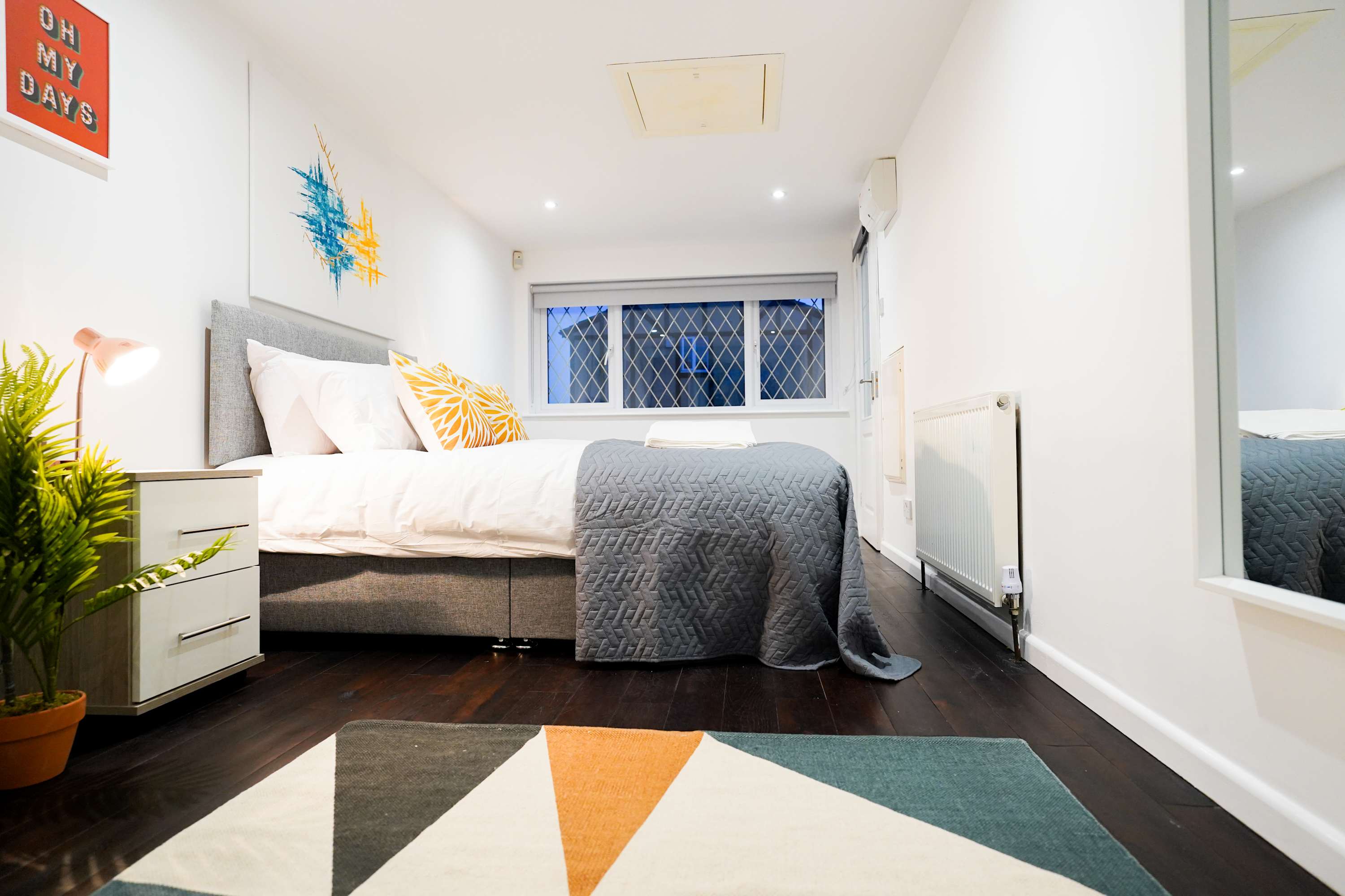 Spacious 4-Bed Contractor House with Parking and Fast WiFi in Luton by Jesswood Properties in Corbridge Drive 9 LU2 9UL - Property image 6 - VivreStays