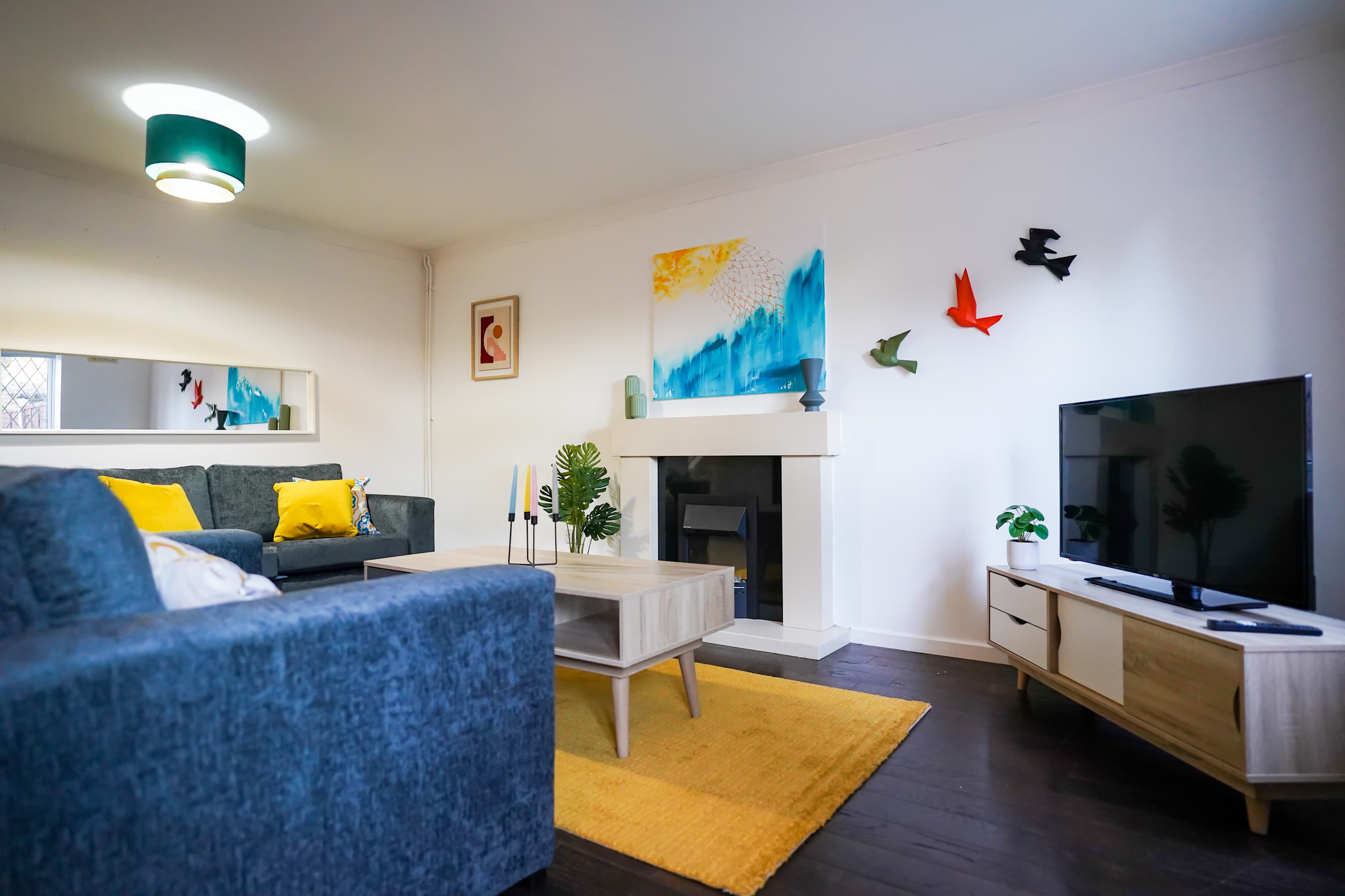 Spacious 4-Bed Contractor House with Parking and Fast WiFi in Luton by Jesswood Properties in Corbridge Drive 9 LU2 9UL - Property image 2 - VivreStays