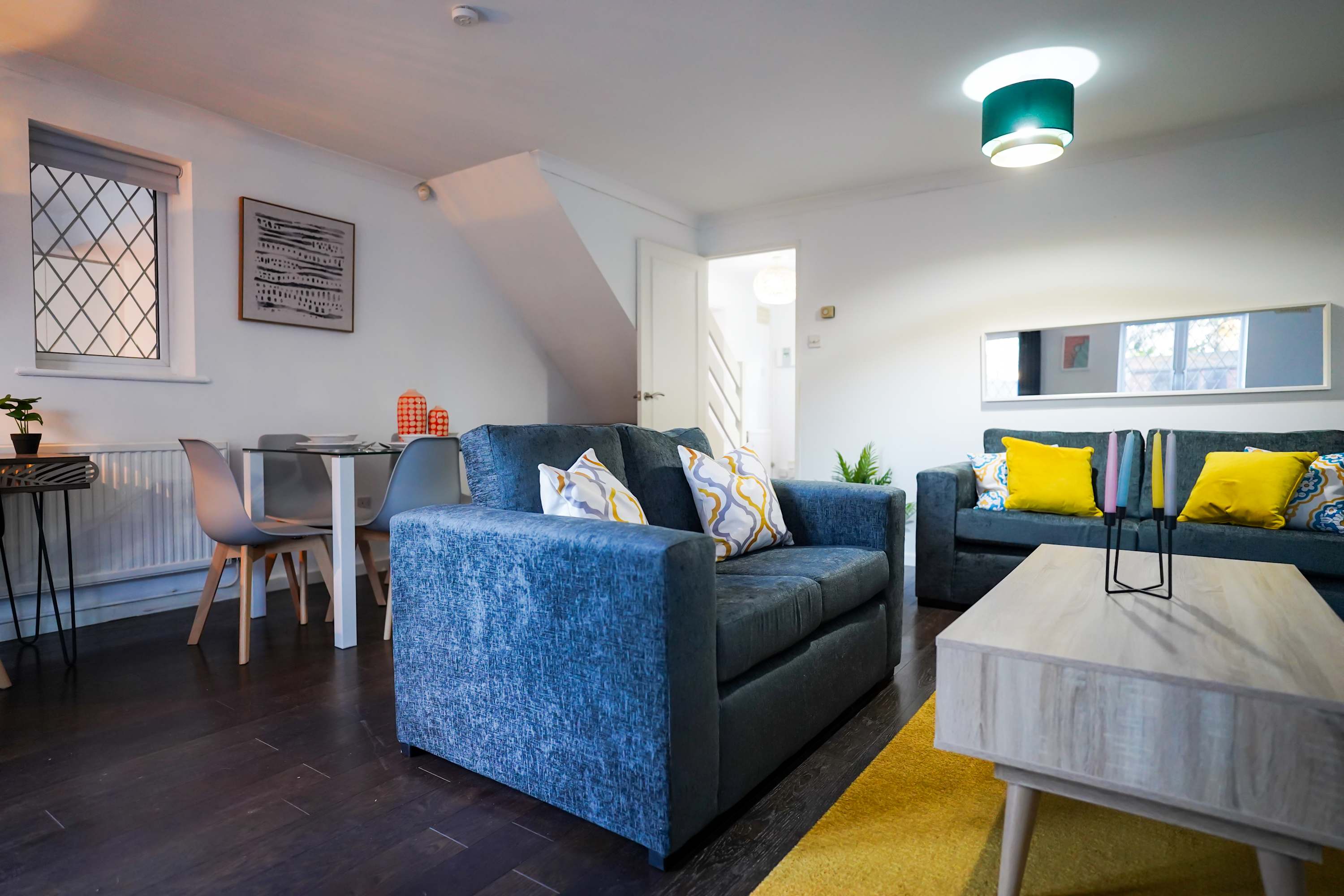 Spacious 4-Bed Contractor House with Parking and Fast WiFi in Luton by Jesswood Properties in Corbridge Drive 9 LU2 9UL - Property image 9 - VivreStays