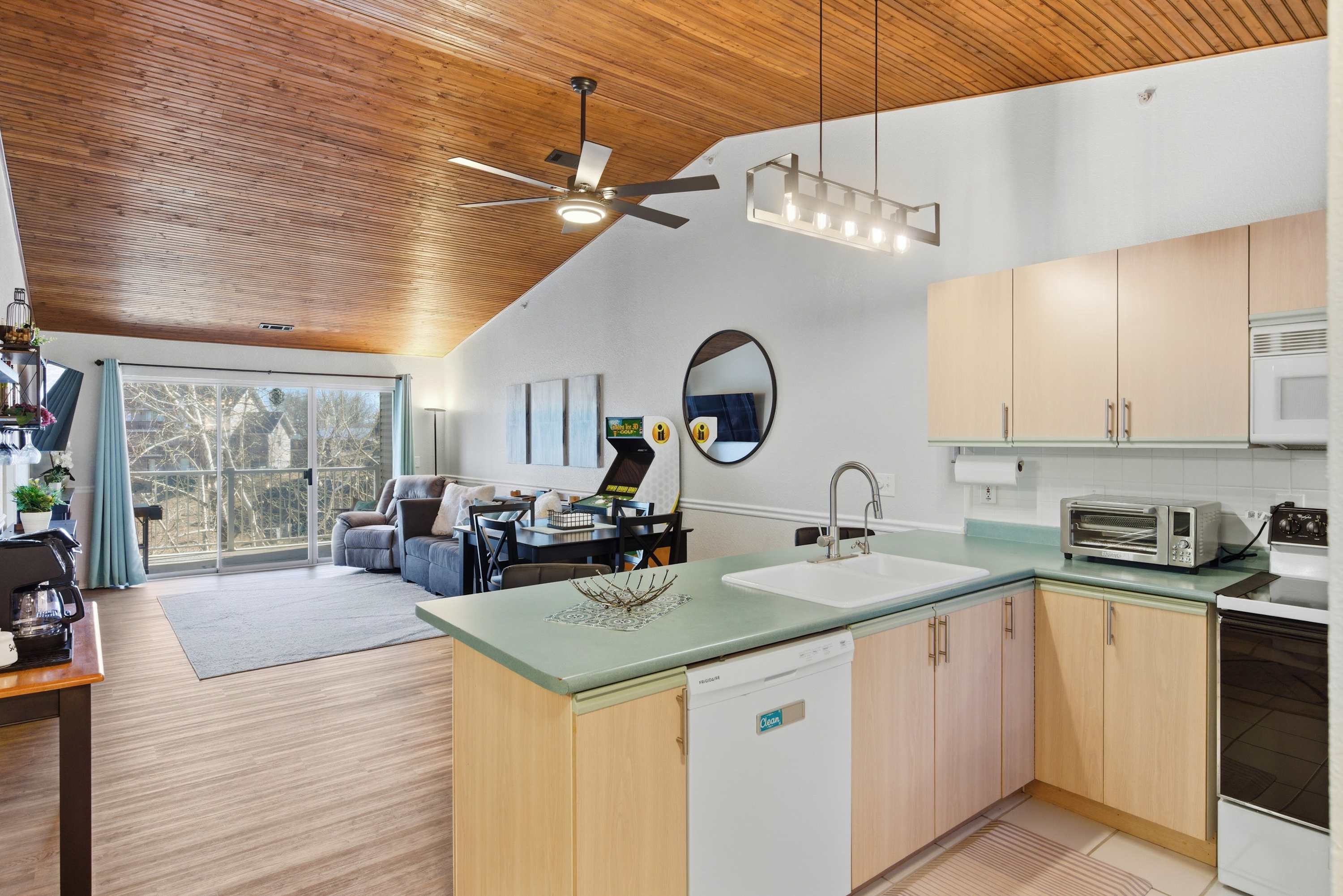 Branson Breeze Escape 5