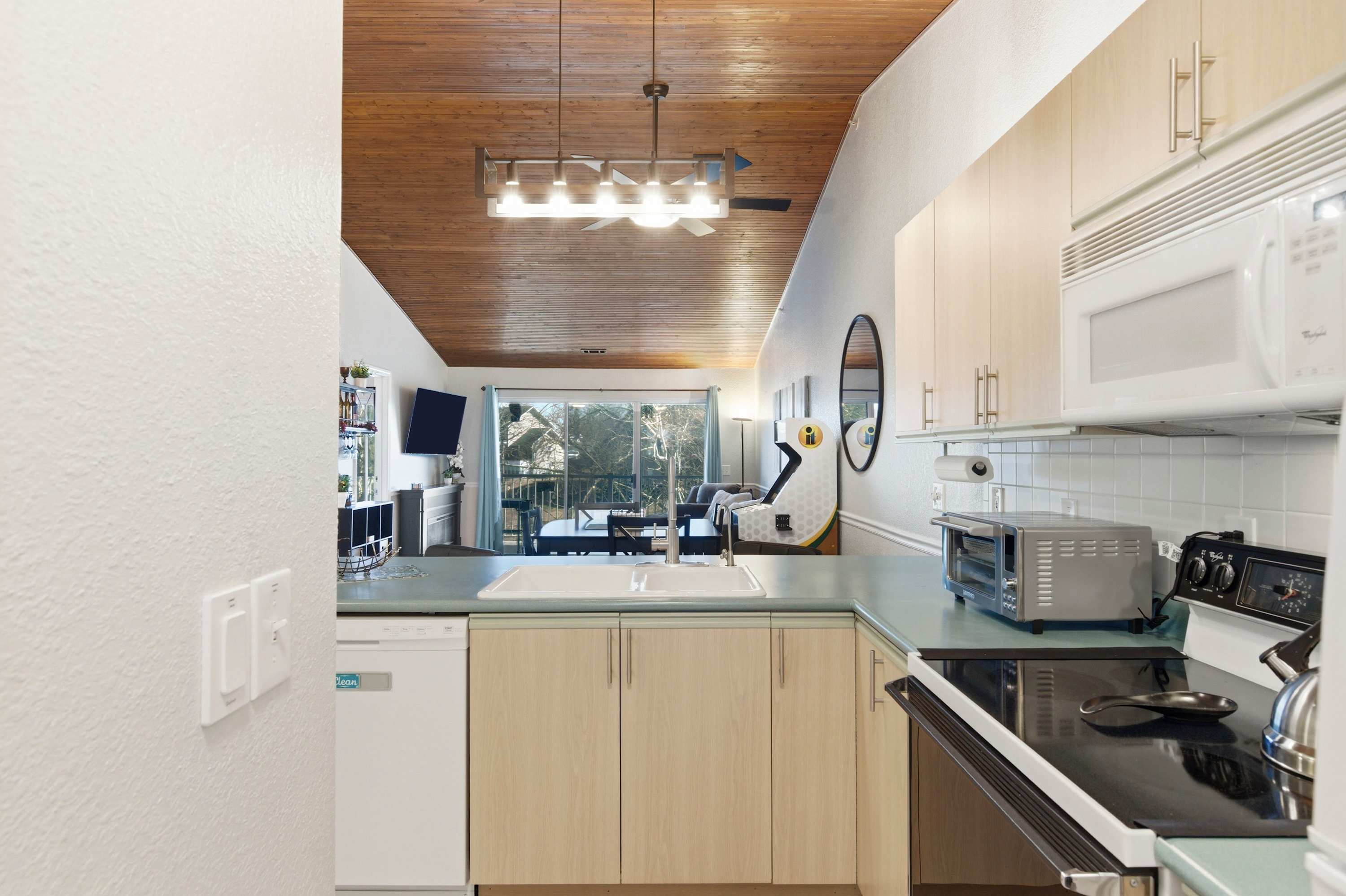 Branson Breeze Escape 8