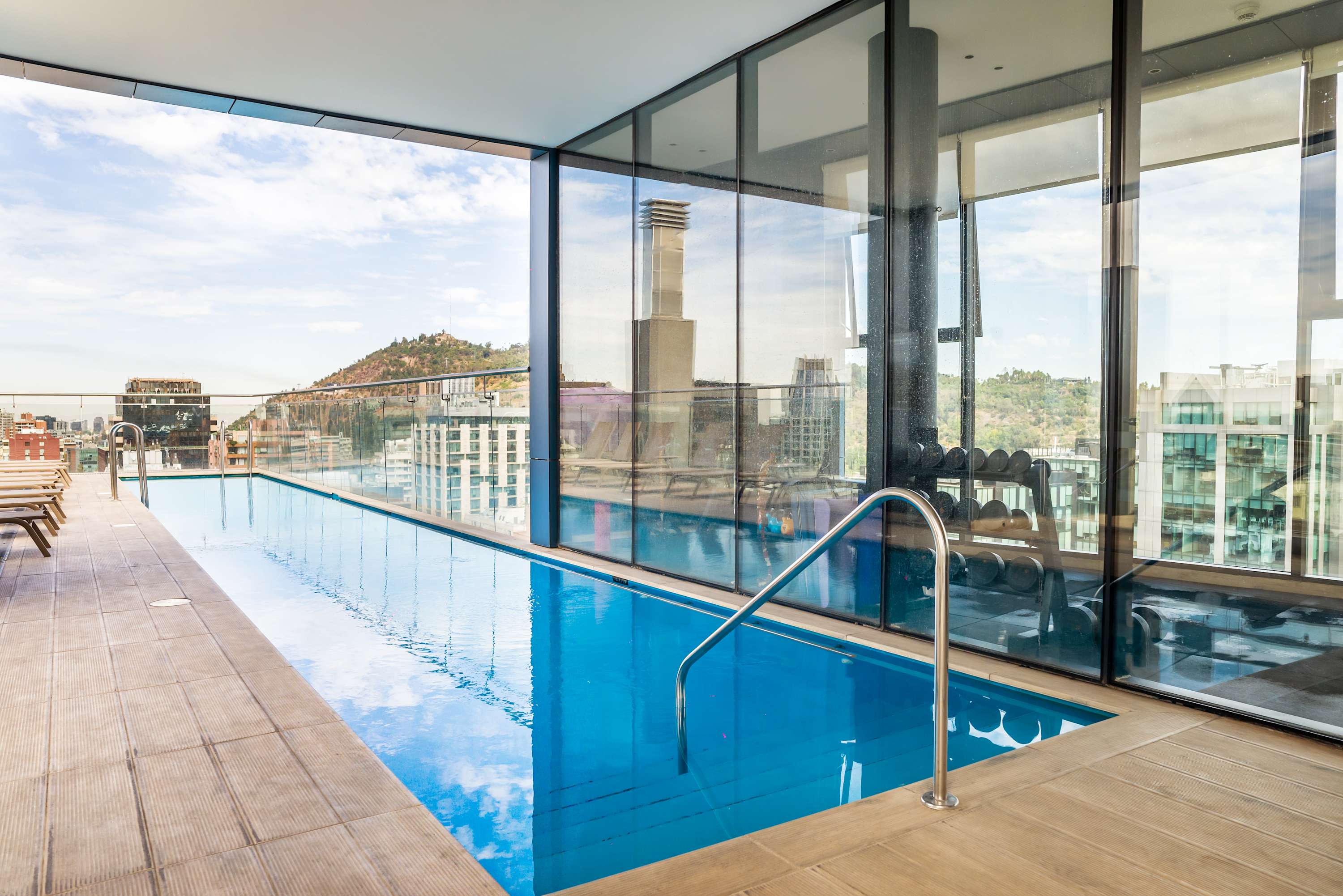 Chic 2BR Retreat with Stunning Panoramic Views