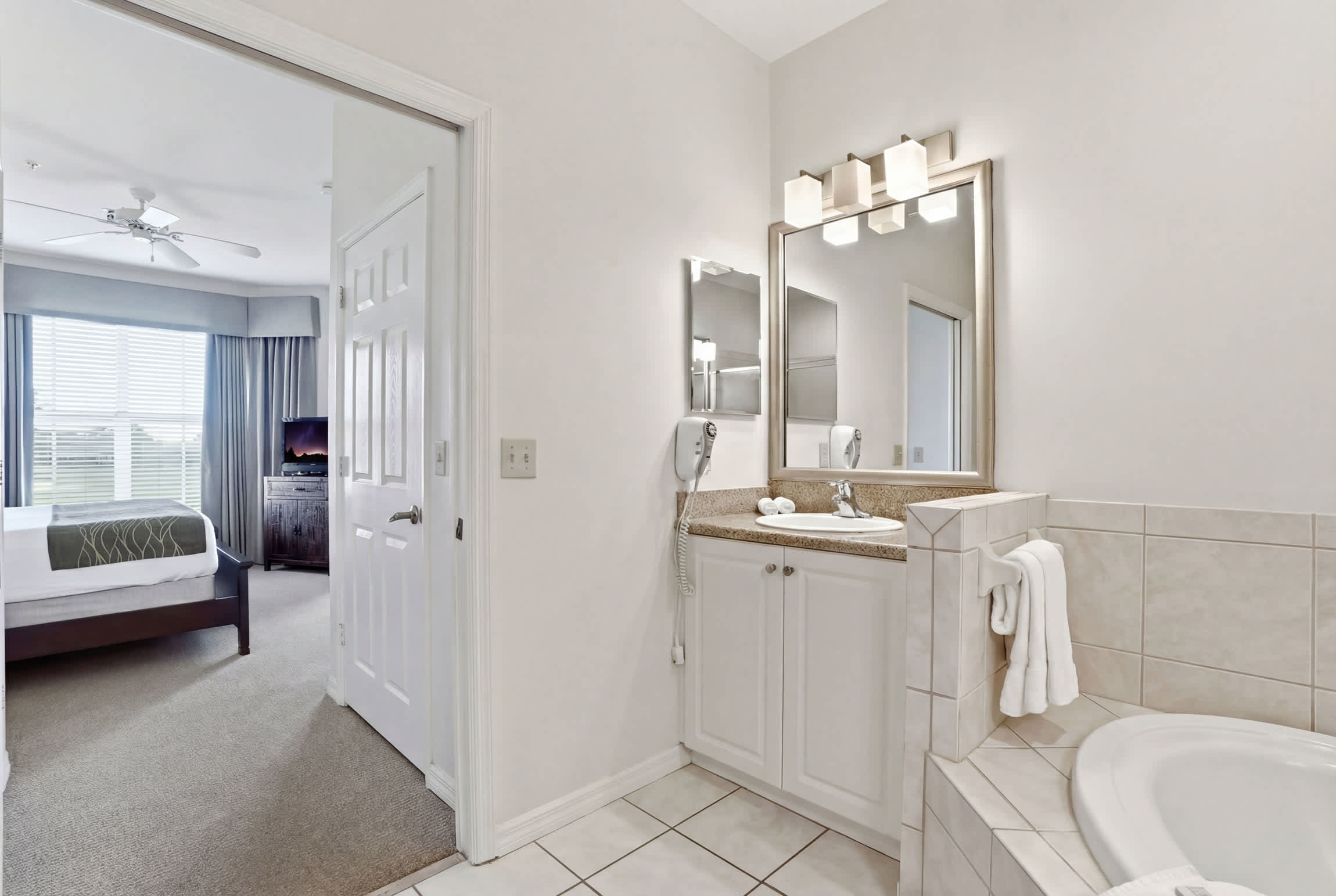 1325 Beautiful Golf Course Views Sleeps 6 | Photo 22