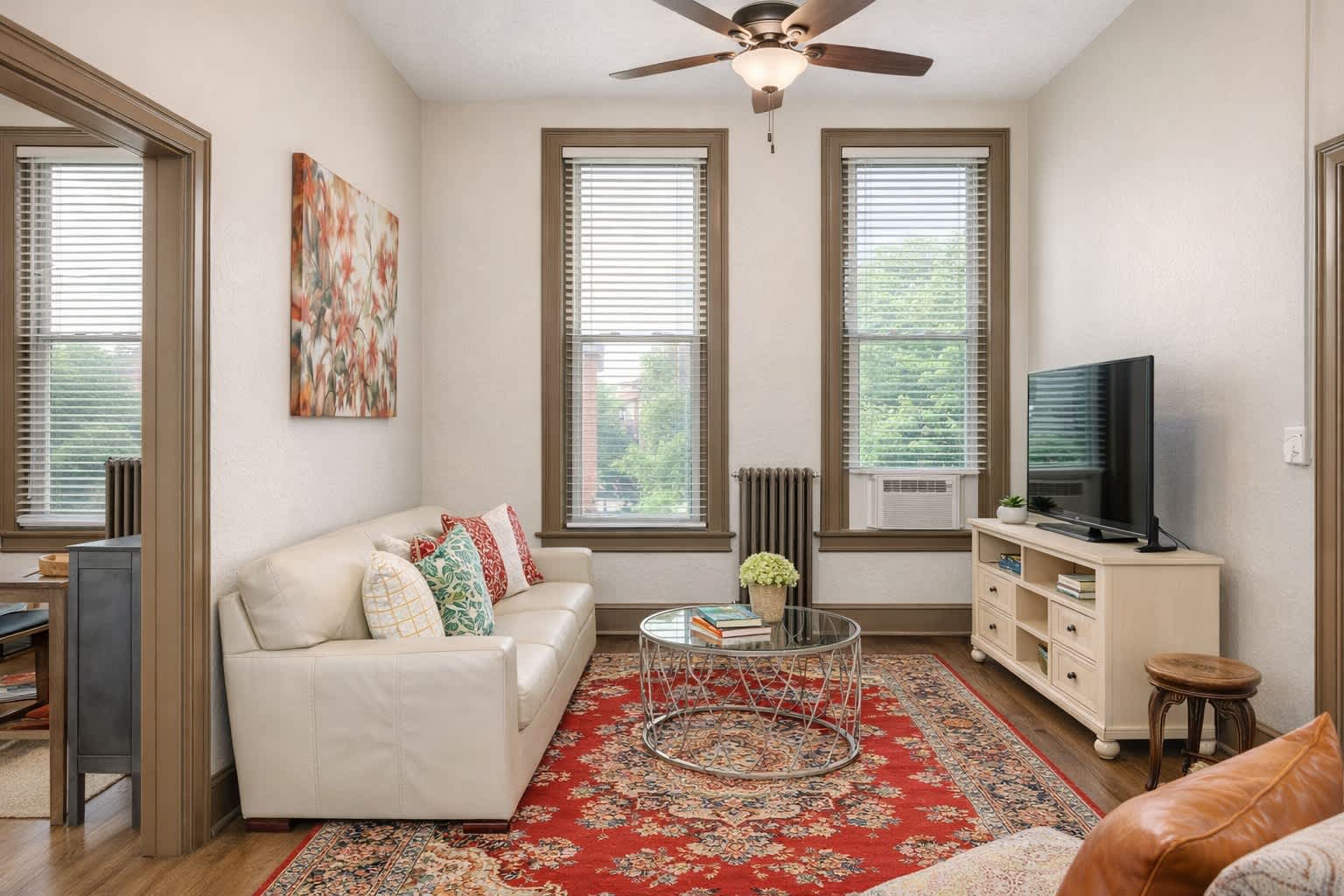 Charming Historic Loft With Unique Decor - Inviting Downtown Retreat - Oshkosh, WI