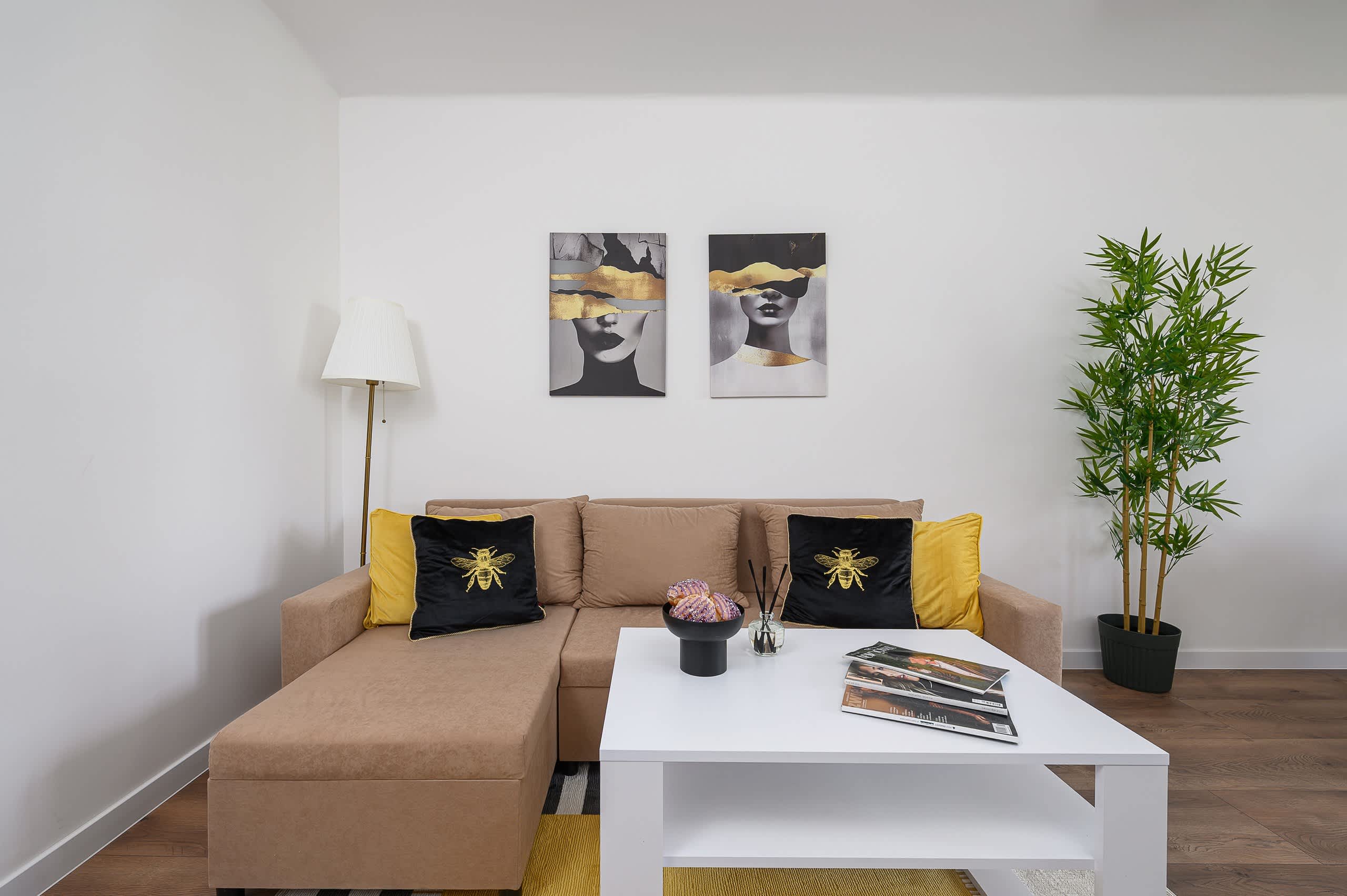 Lumina comfy 4-room apartment near the city center