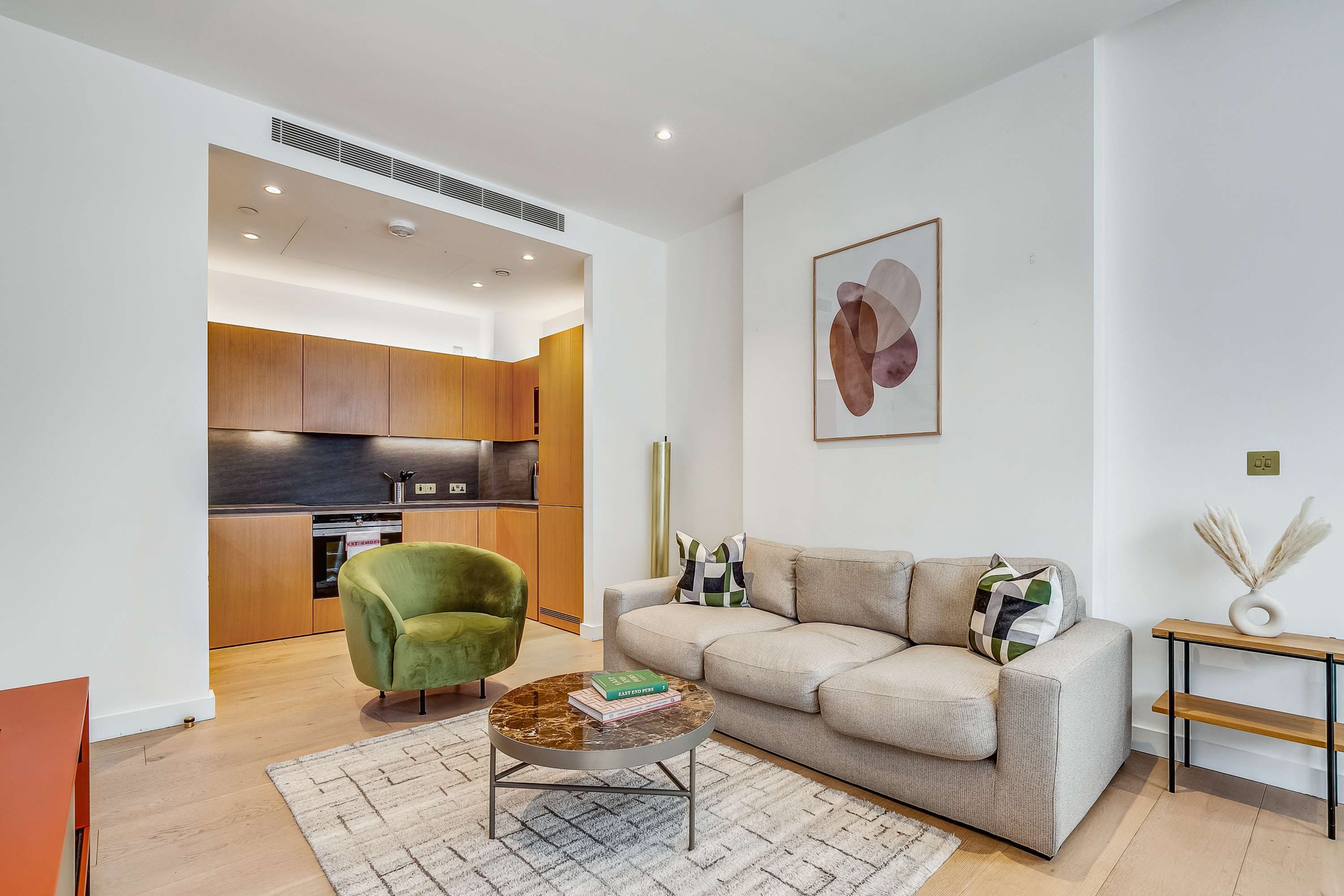 London Magic Awaits | 2BR Flat
