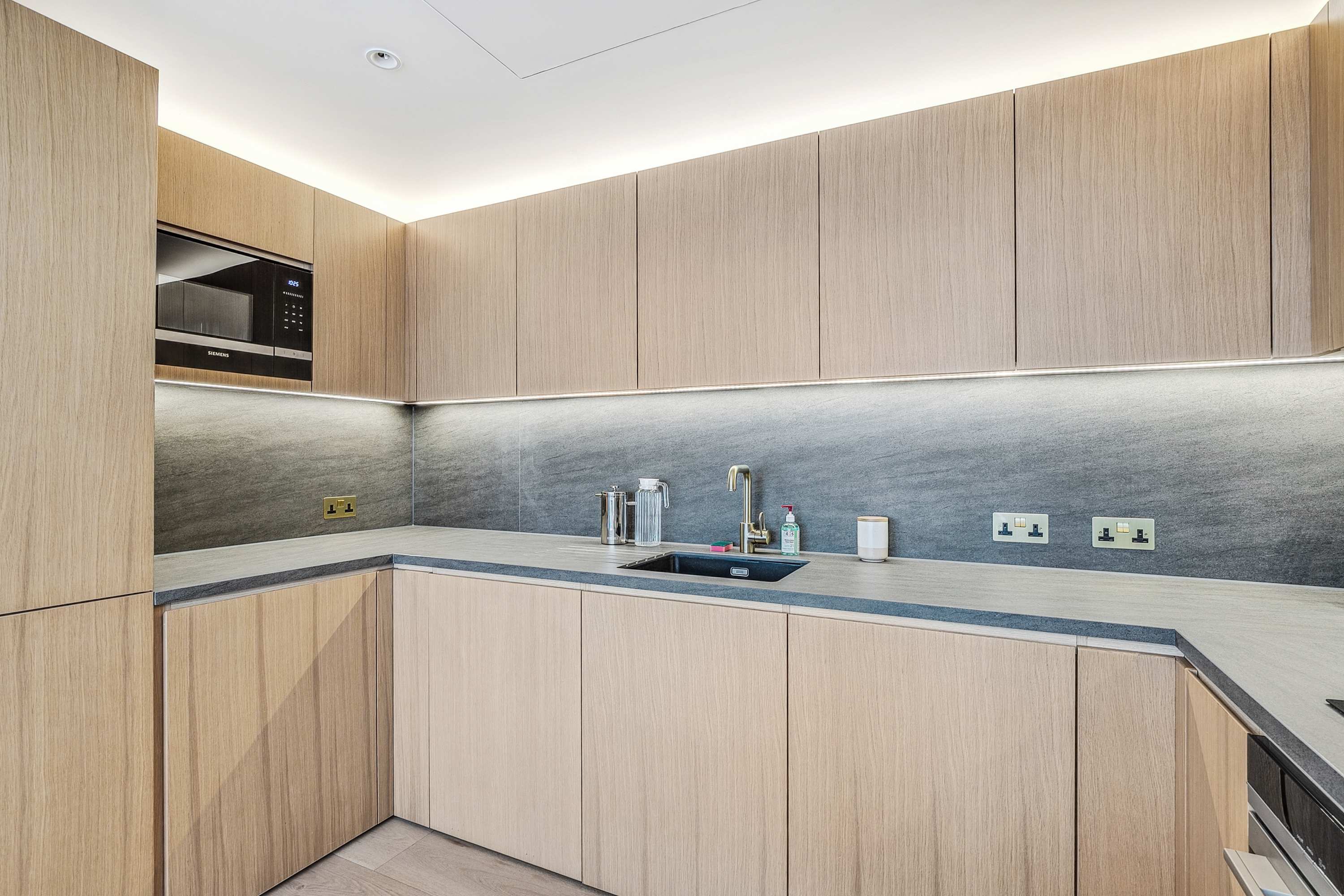 2 Bedrooms with King beds and Sofa with 2 Bathrooms