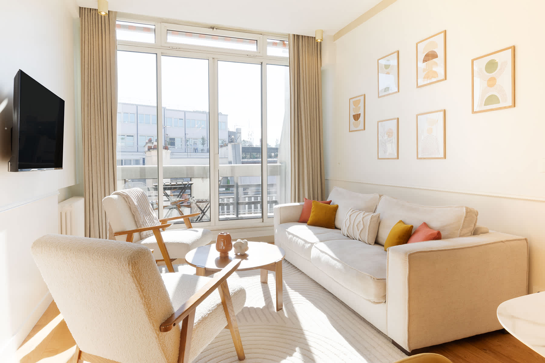 A Luxurious 3BR/3BA with A/C in Opéra-Bourse — Paris, Île-de-France — vacation rental