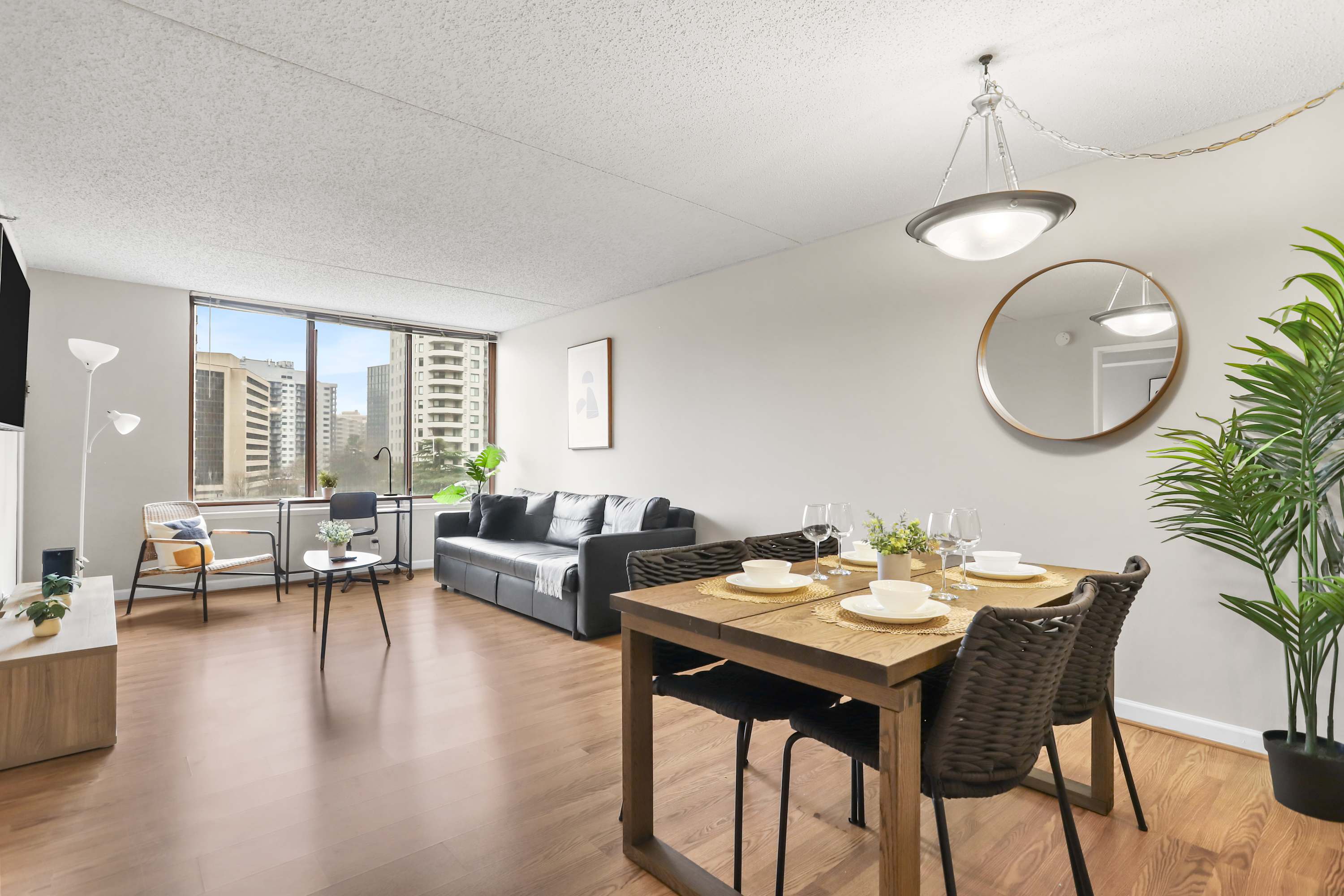 Modern Apt Walkable to Metro & Gym
