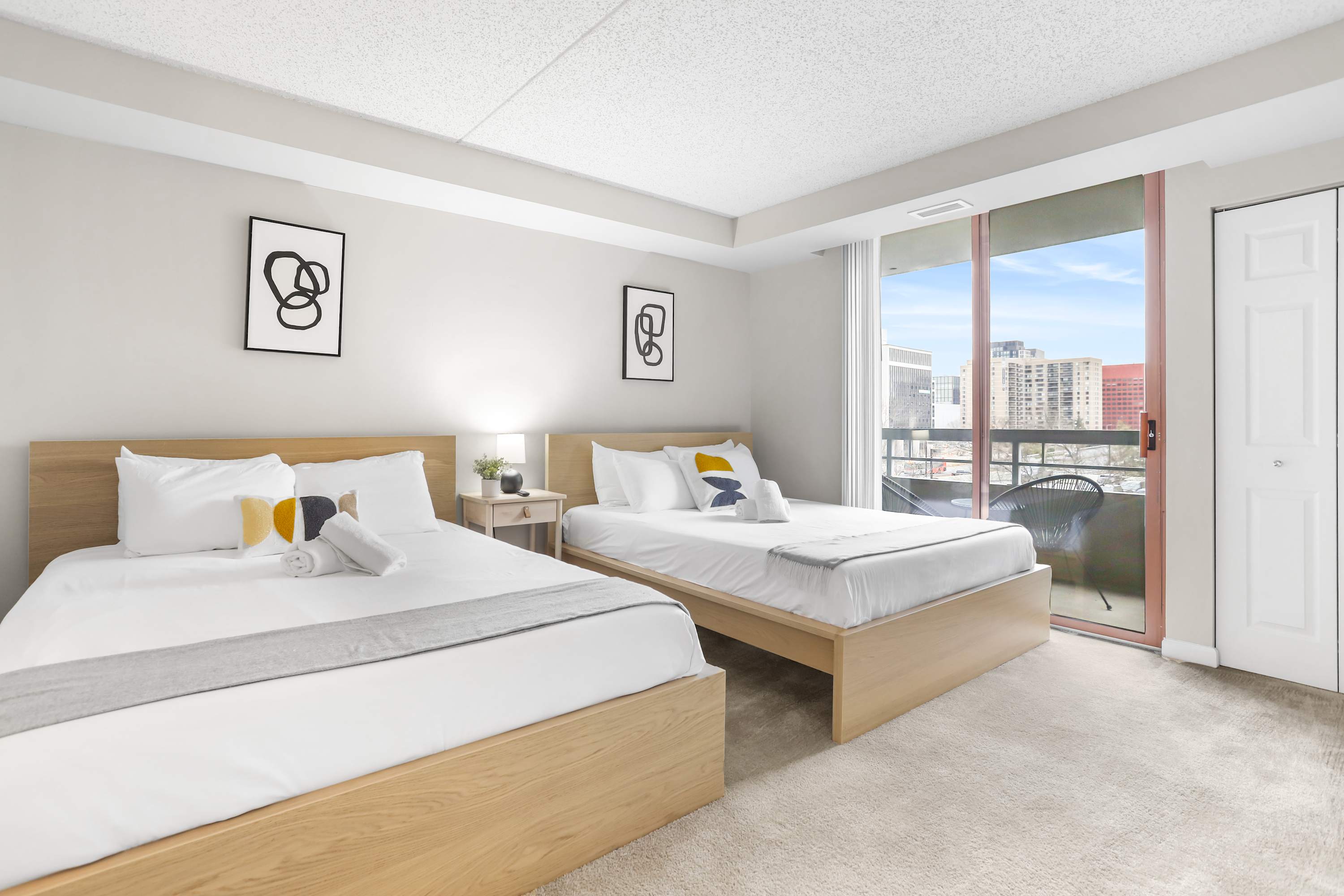 Modern Apt Walkable to Metro & Gym