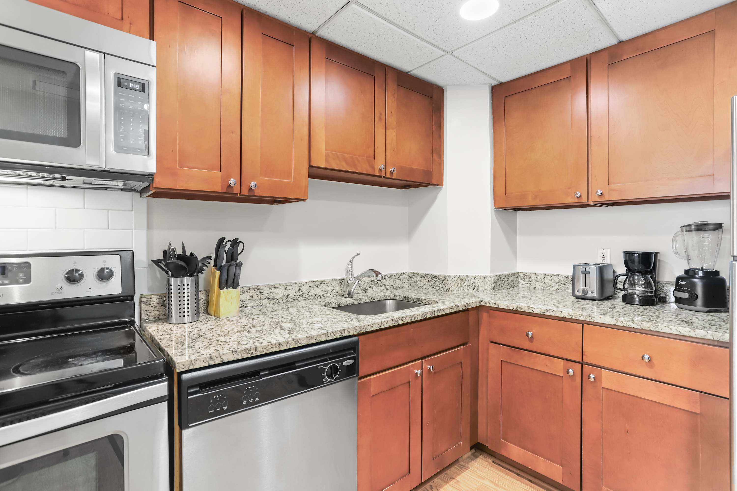 Modern Apt Walkable to Metro & Gym