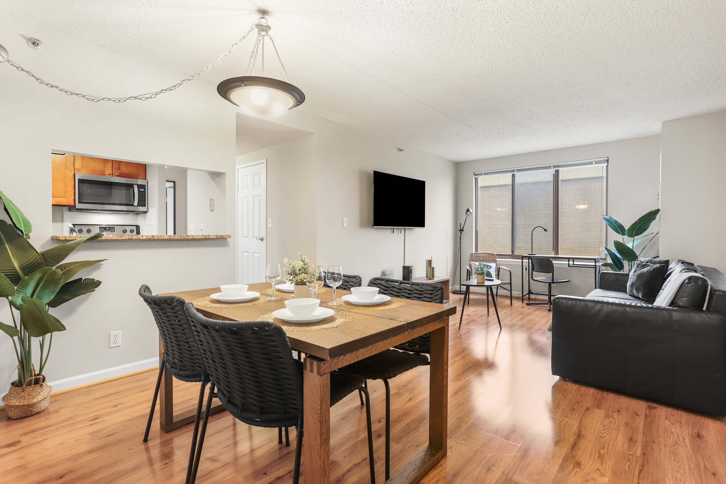 Apartment Steps from Pentagon City Metro