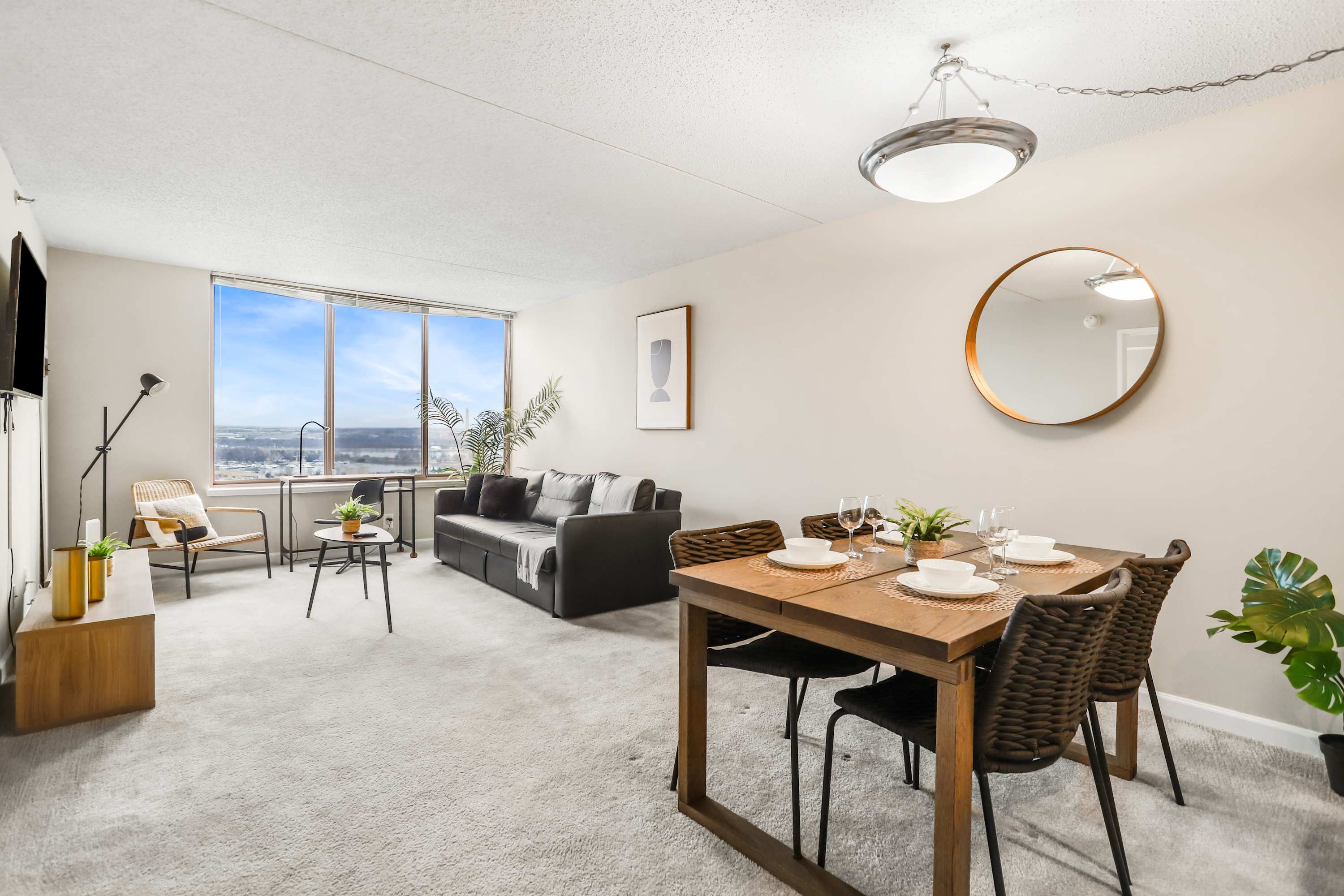 Spacious Apt Walkable to Metro - Prime Location