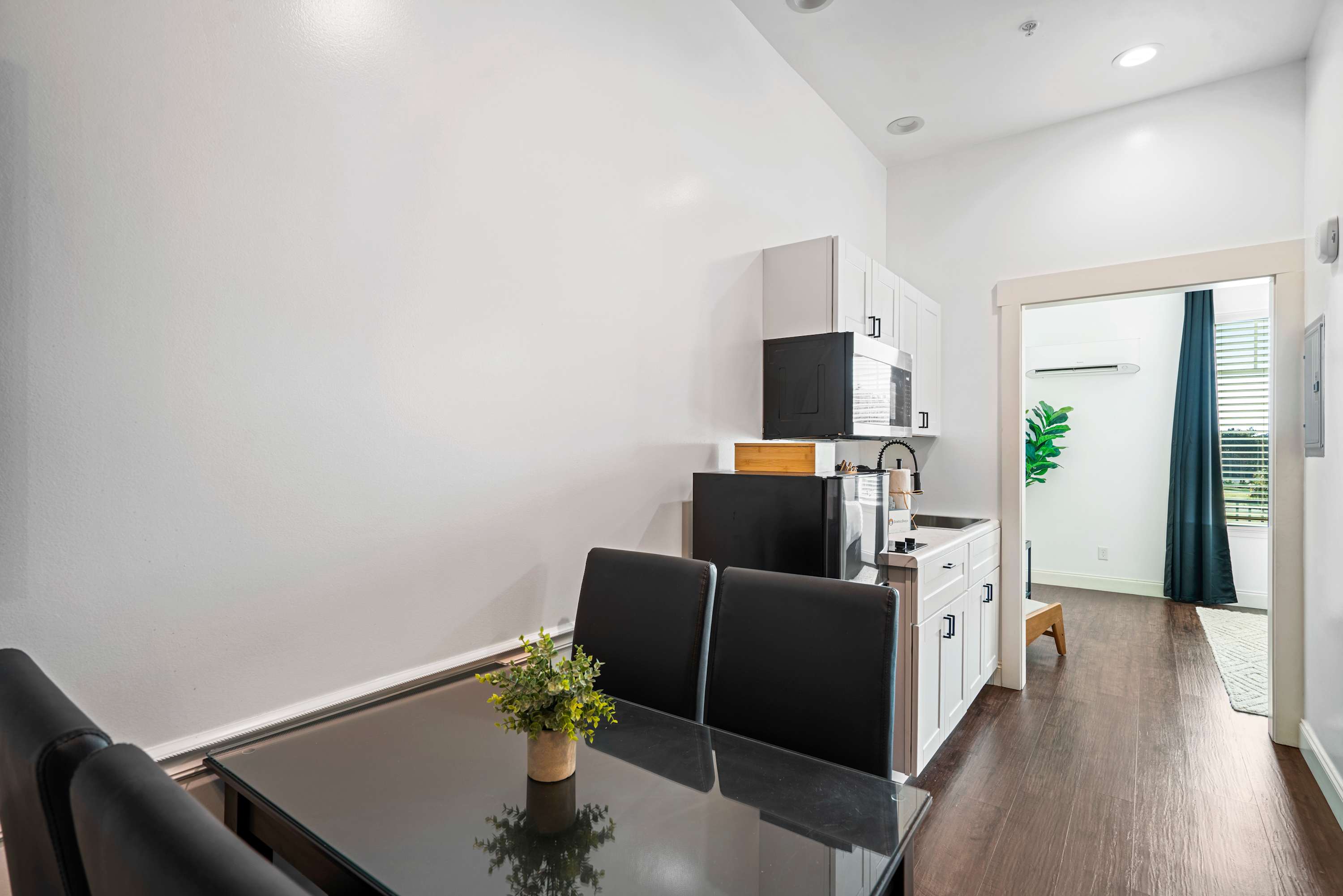 30A Inn Suites Superior Room King Queen 22 3