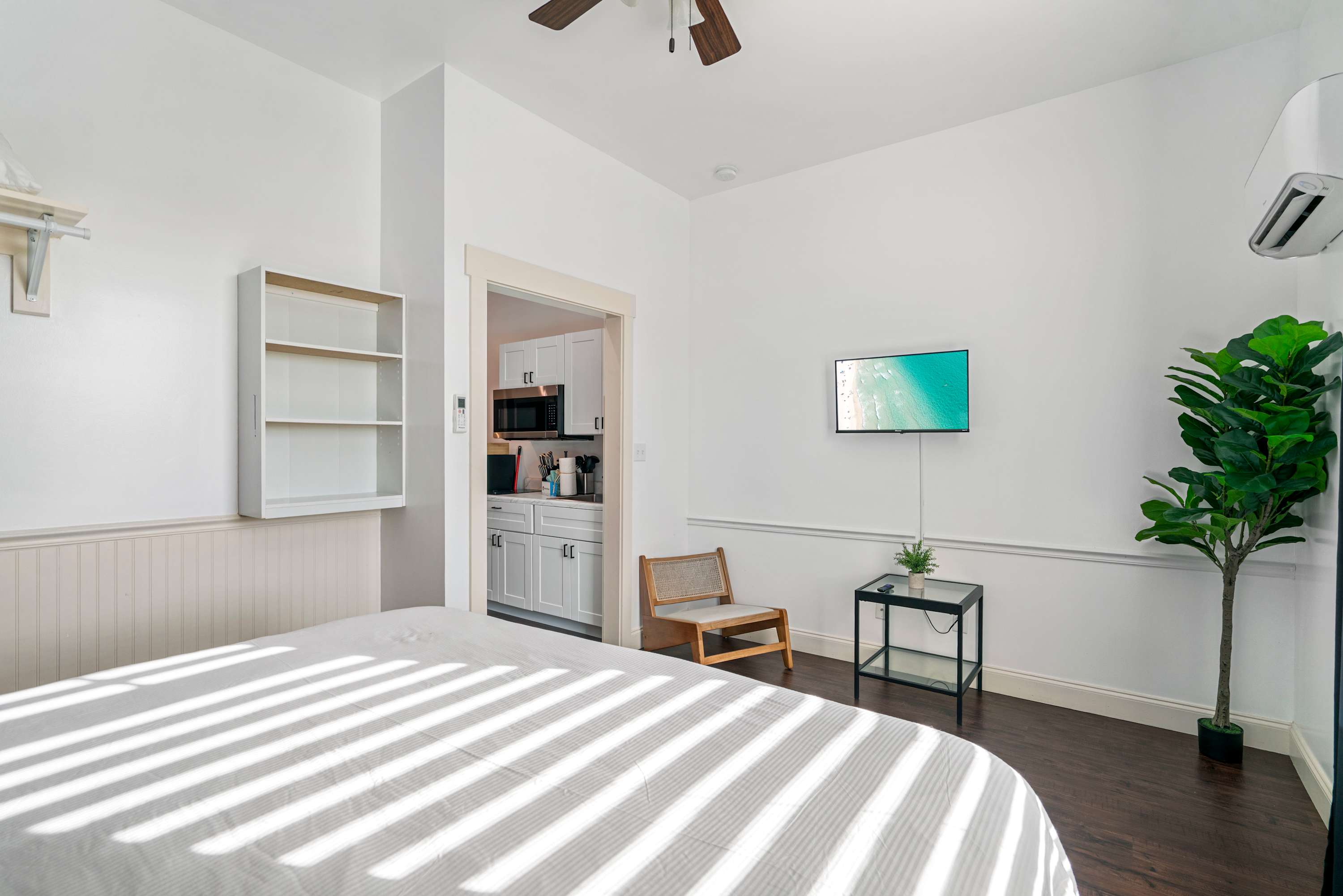 30A Inn Suites Superior Room King Queen 22 10