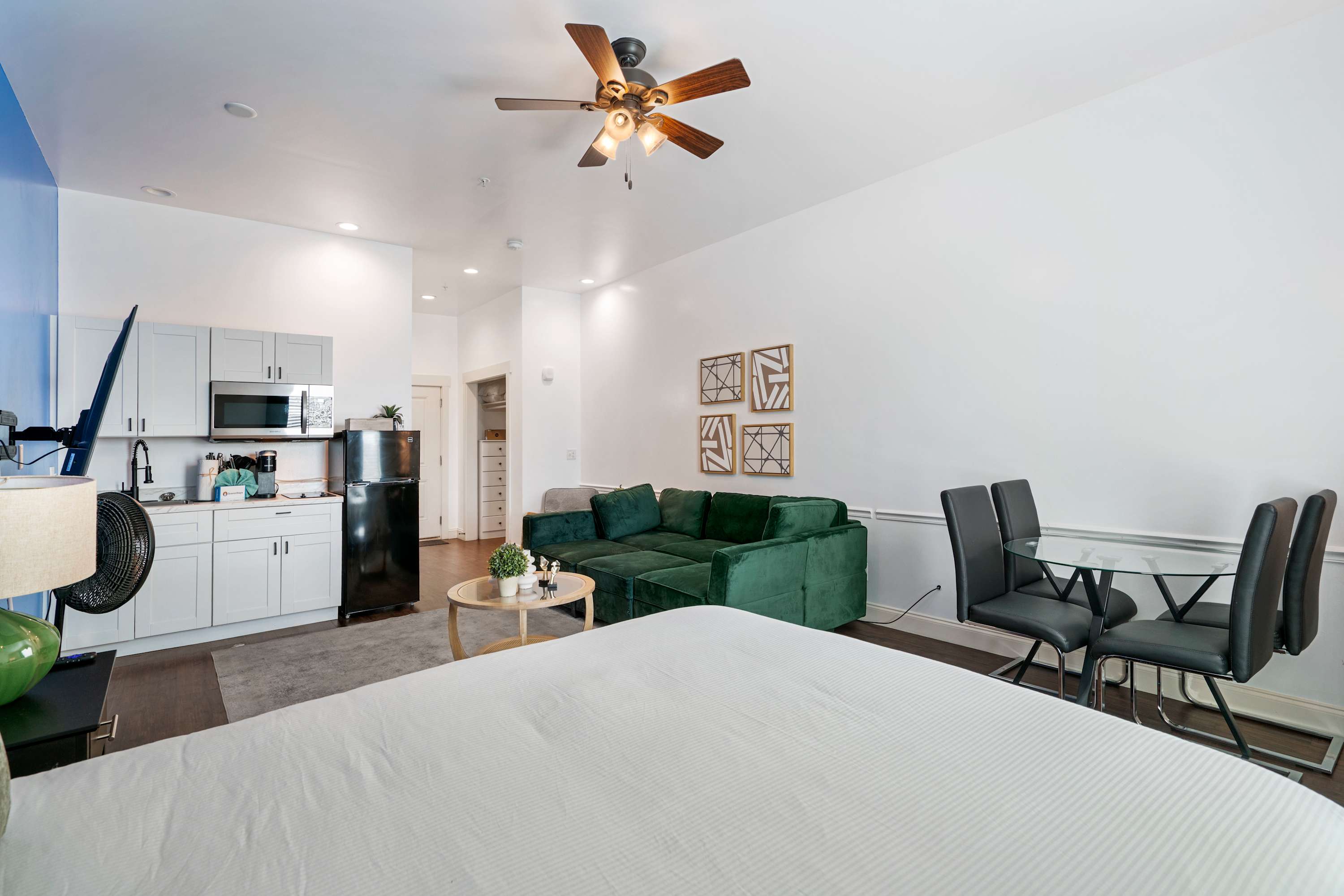 30A Inn Suites Signature Queen Studio 2 7