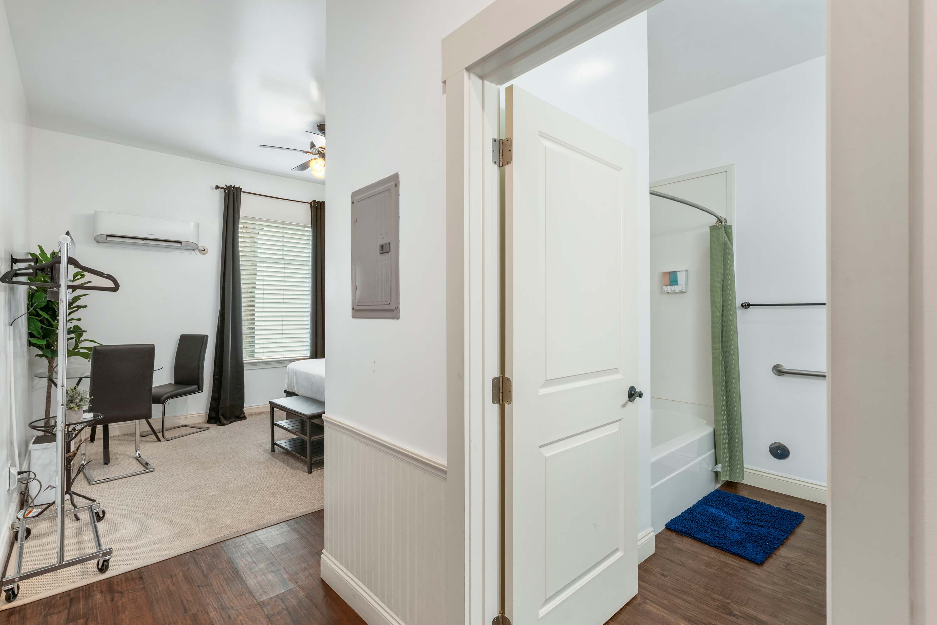 30A Inn Suites Signature King Standard 6