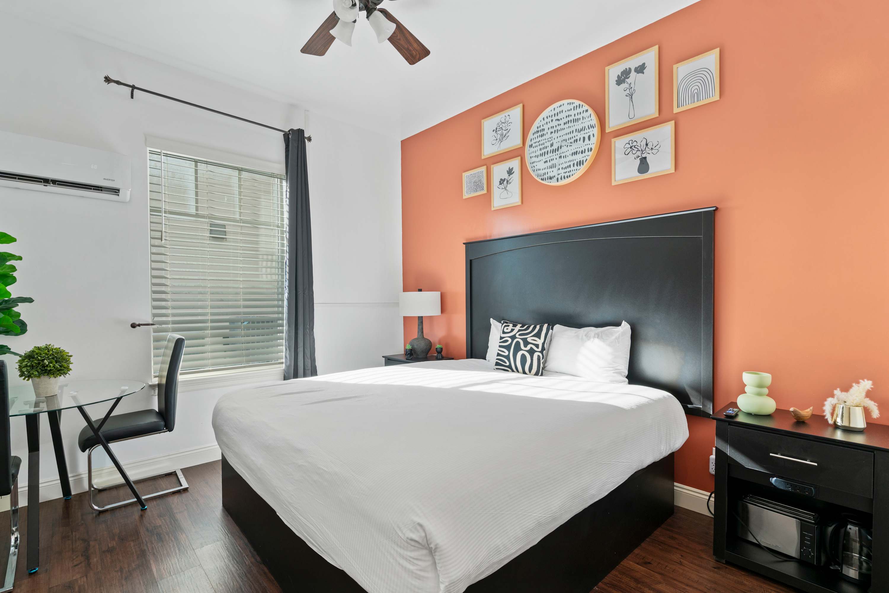 30A Inn Suites Signature King Standard 7 | Photo 3