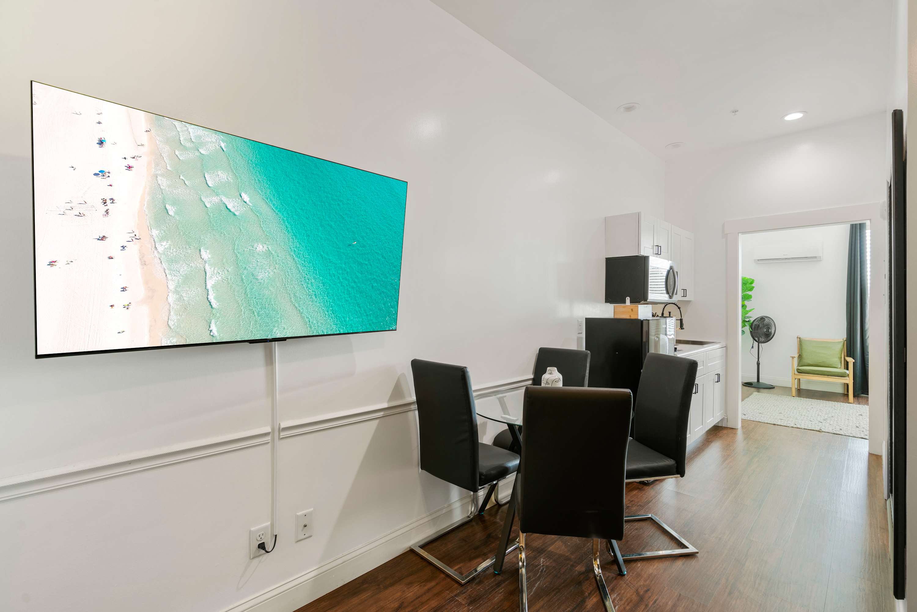 30A Inn Suites Superior Room King Queen 23 | Photo 2