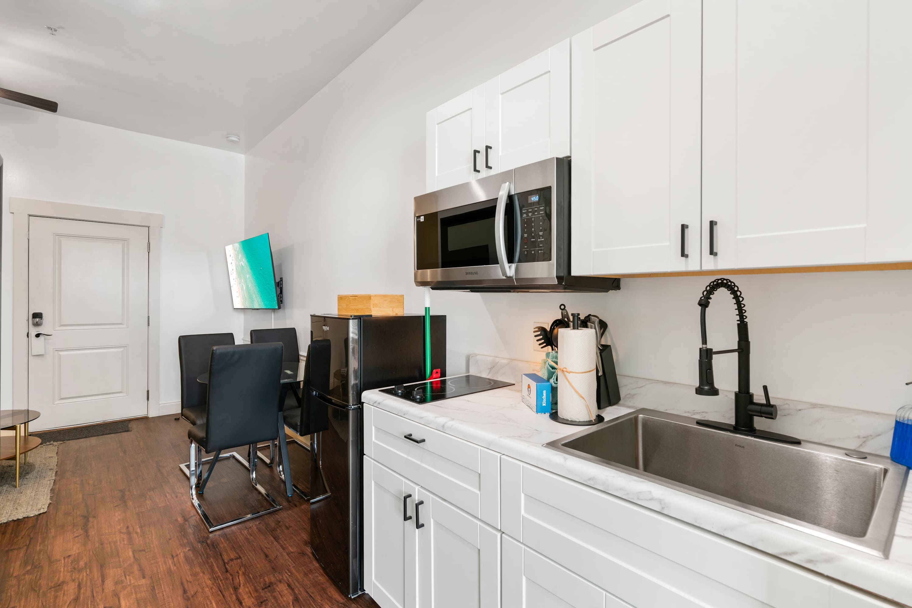 30A Inn Suites Superior Room King Queen 23 | Photo 5