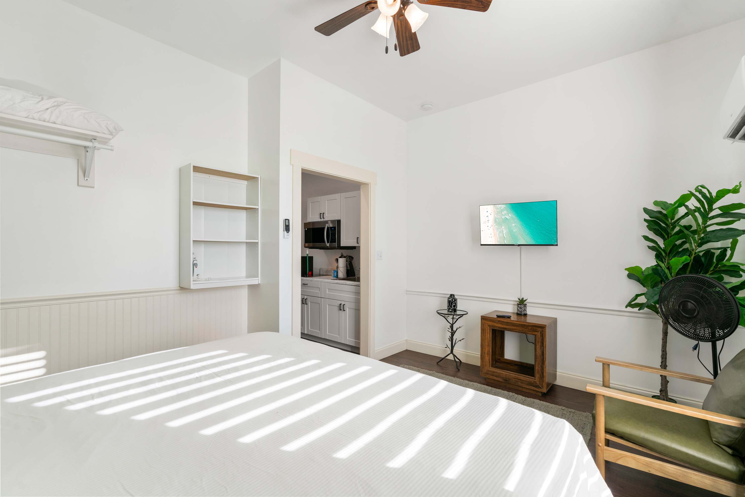 30A Inn Suites Superior Room King Queen 23 | Photo 9