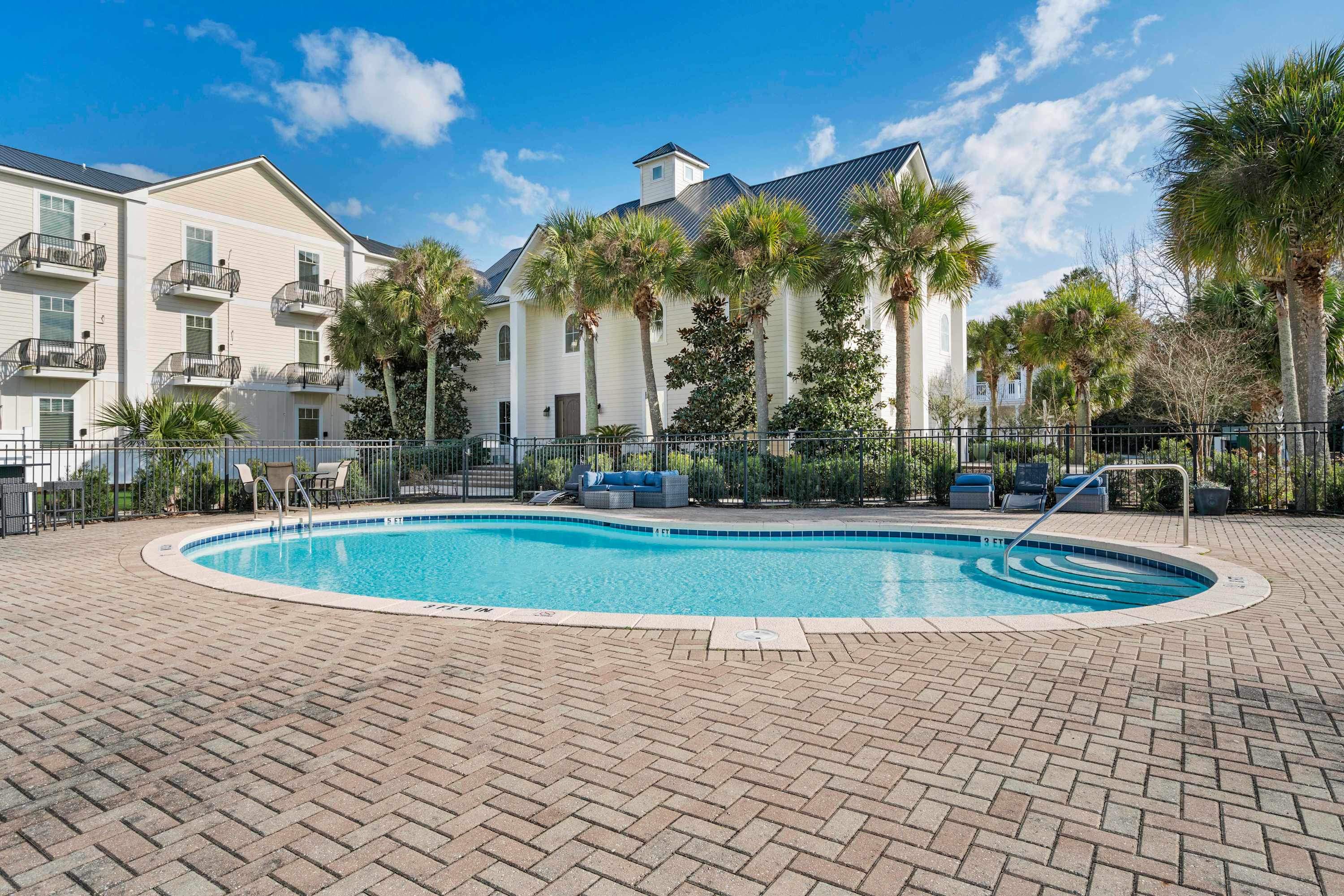 30A Inn Suites Superior Room King Queen 23 | Photo 15