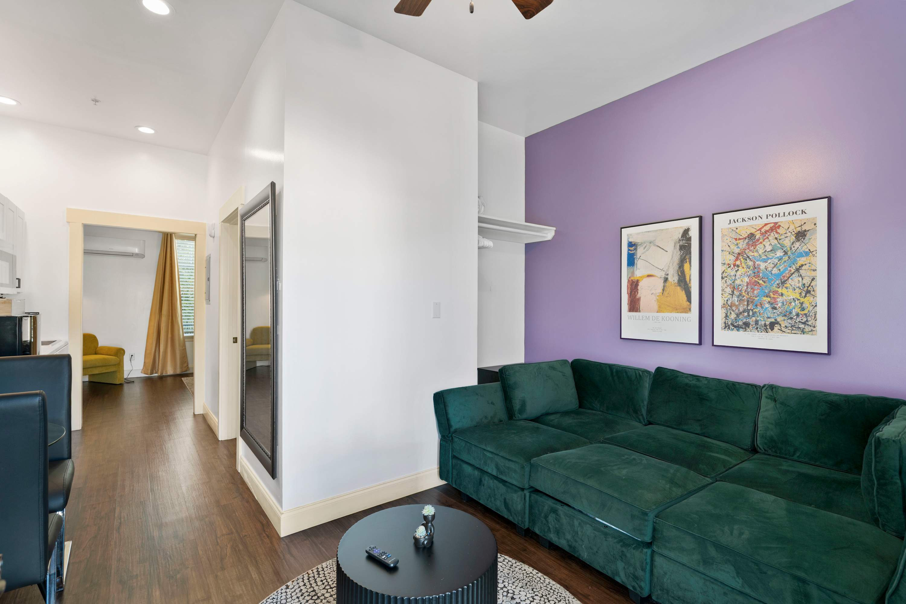 30A Inn Suites Superior Room King Queen 24