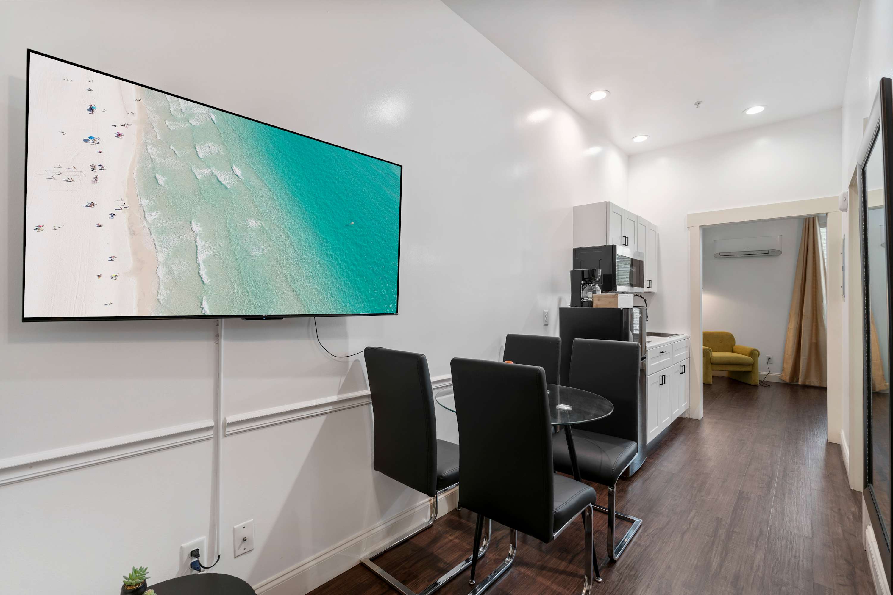 30A Inn Suites Superior Room King Queen 24 | Photo 2