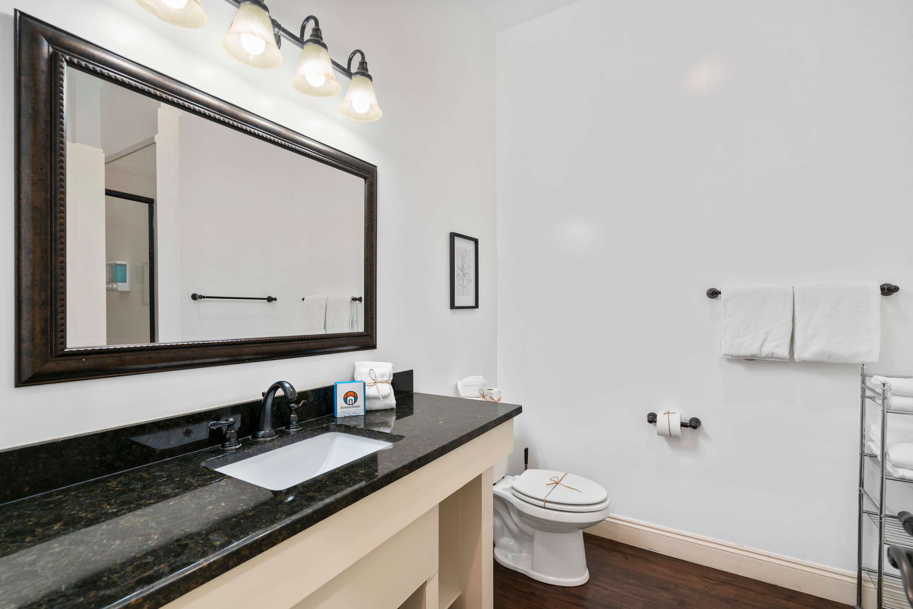 30A Inn Suites Superior Room King Queen 24 | Photo 7