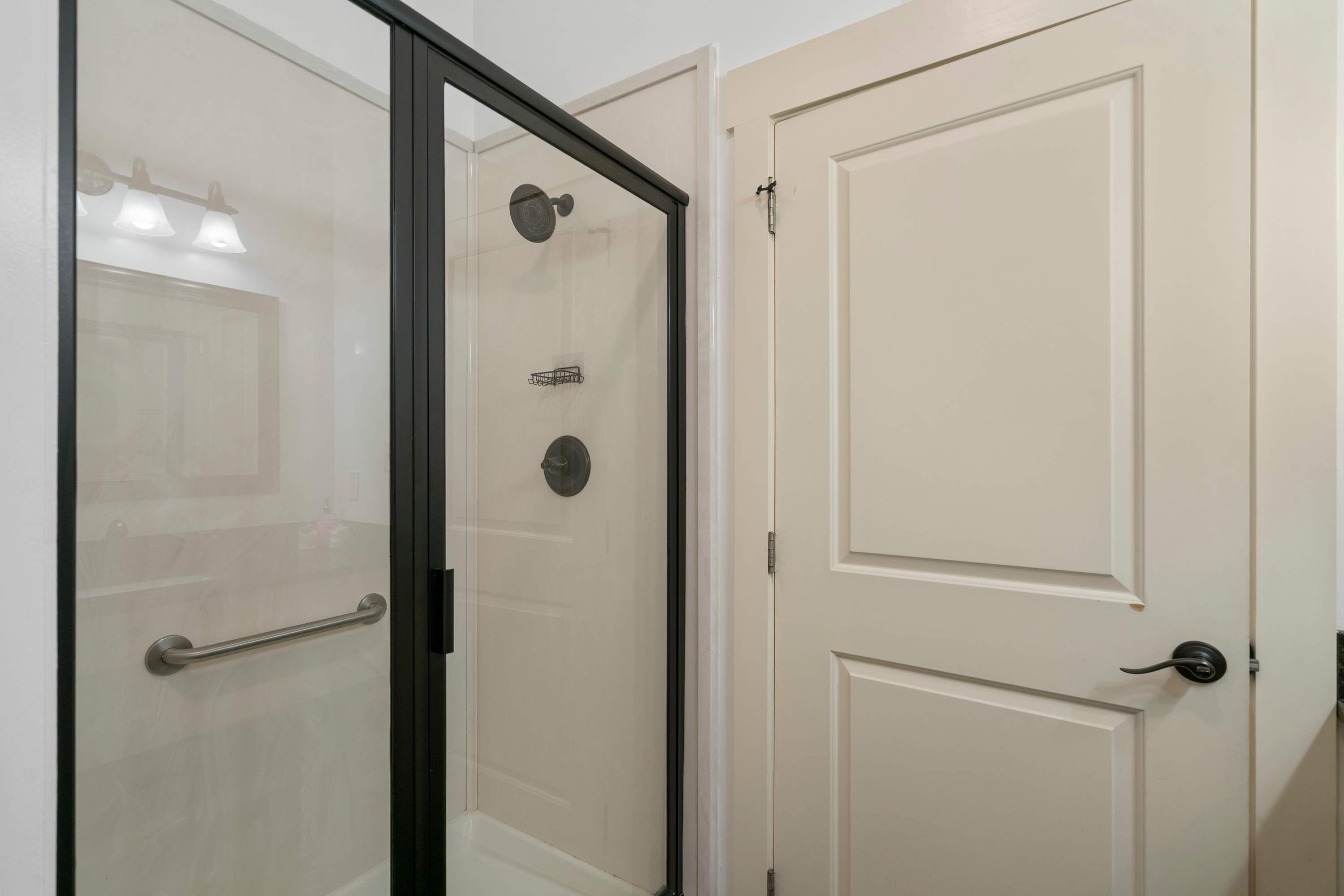 30A Inn Suites Superior Room King Queen 24 | Photo 8