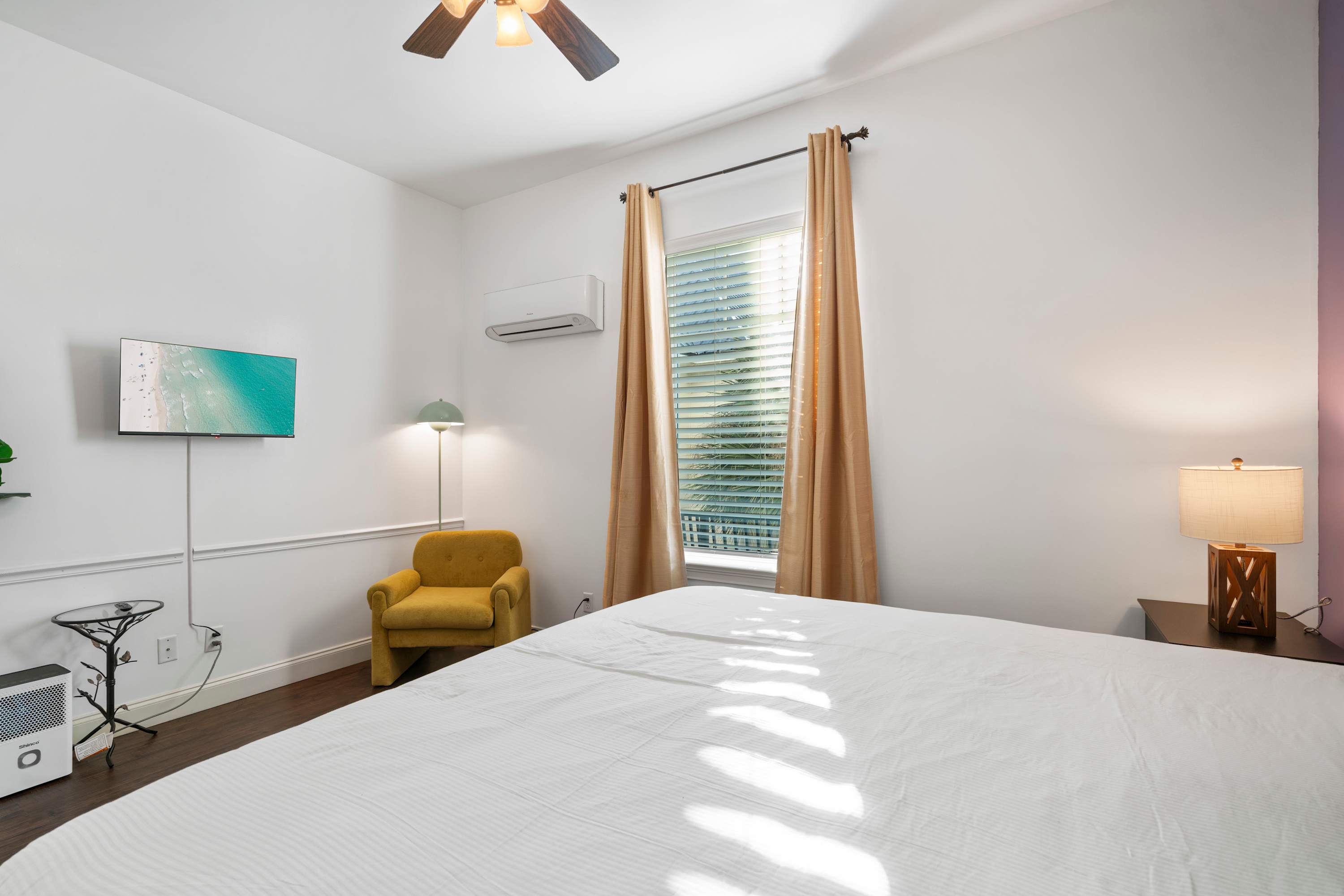 30A Inn Suites Superior Room King Queen 24 | Photo 10